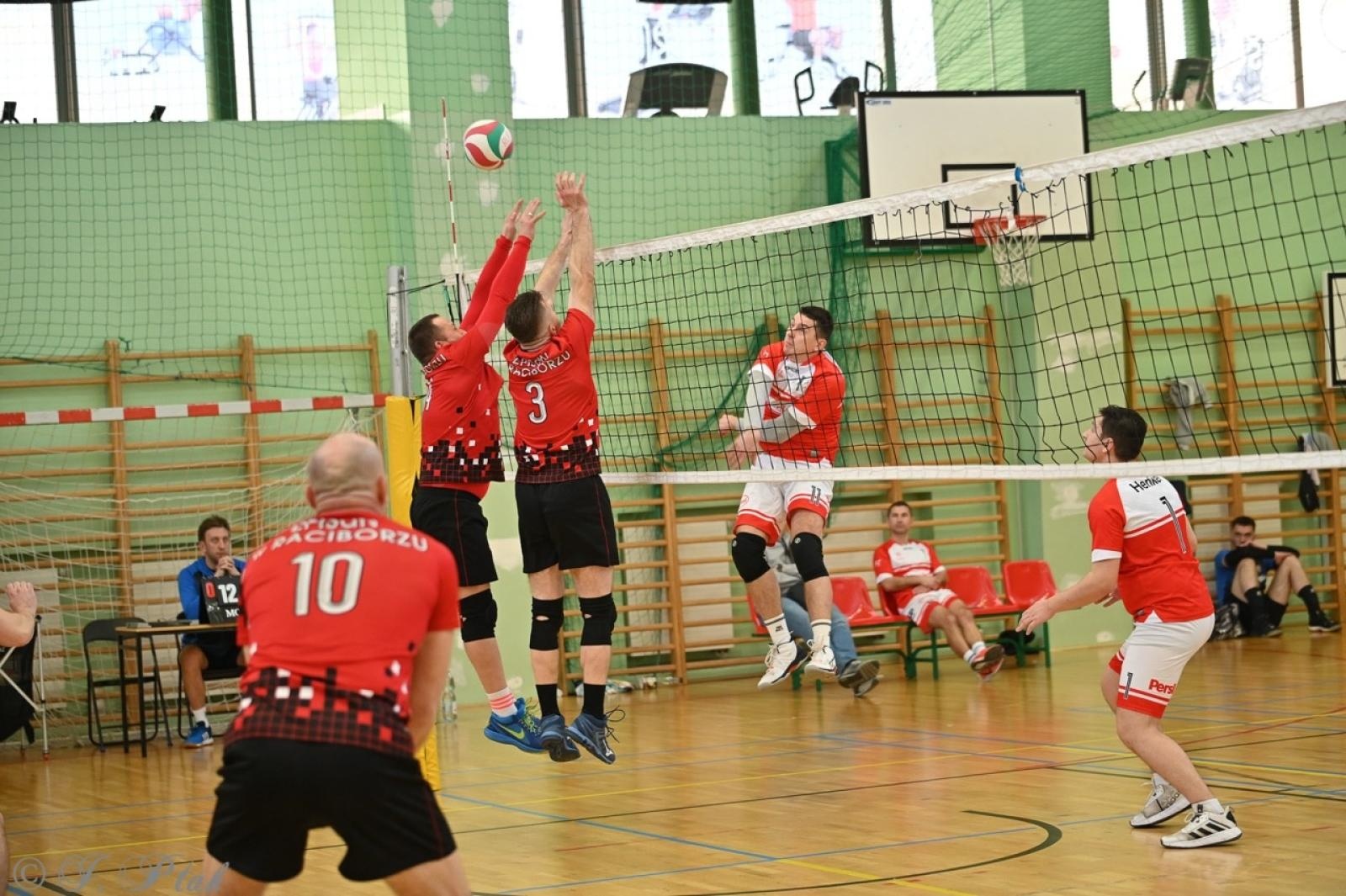 Zdjęcie w galerii na portalu naszraciborz.pl: Zakład Karny Racibórz triumfuje w XII Turnieju Siatkarskim Zakładów Pracy i Służb Mundurowych [FOTO i WIDEO] wiadomości z regionu