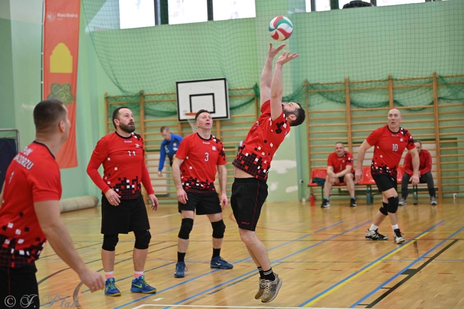 Zdjęcie w galerii na portalu naszraciborz.pl: Zakład Karny Racibórz triumfuje w XII Turnieju Siatkarskim Zakładów Pracy i Służb Mundurowych [FOTO i WIDEO] wiadomości z regionu