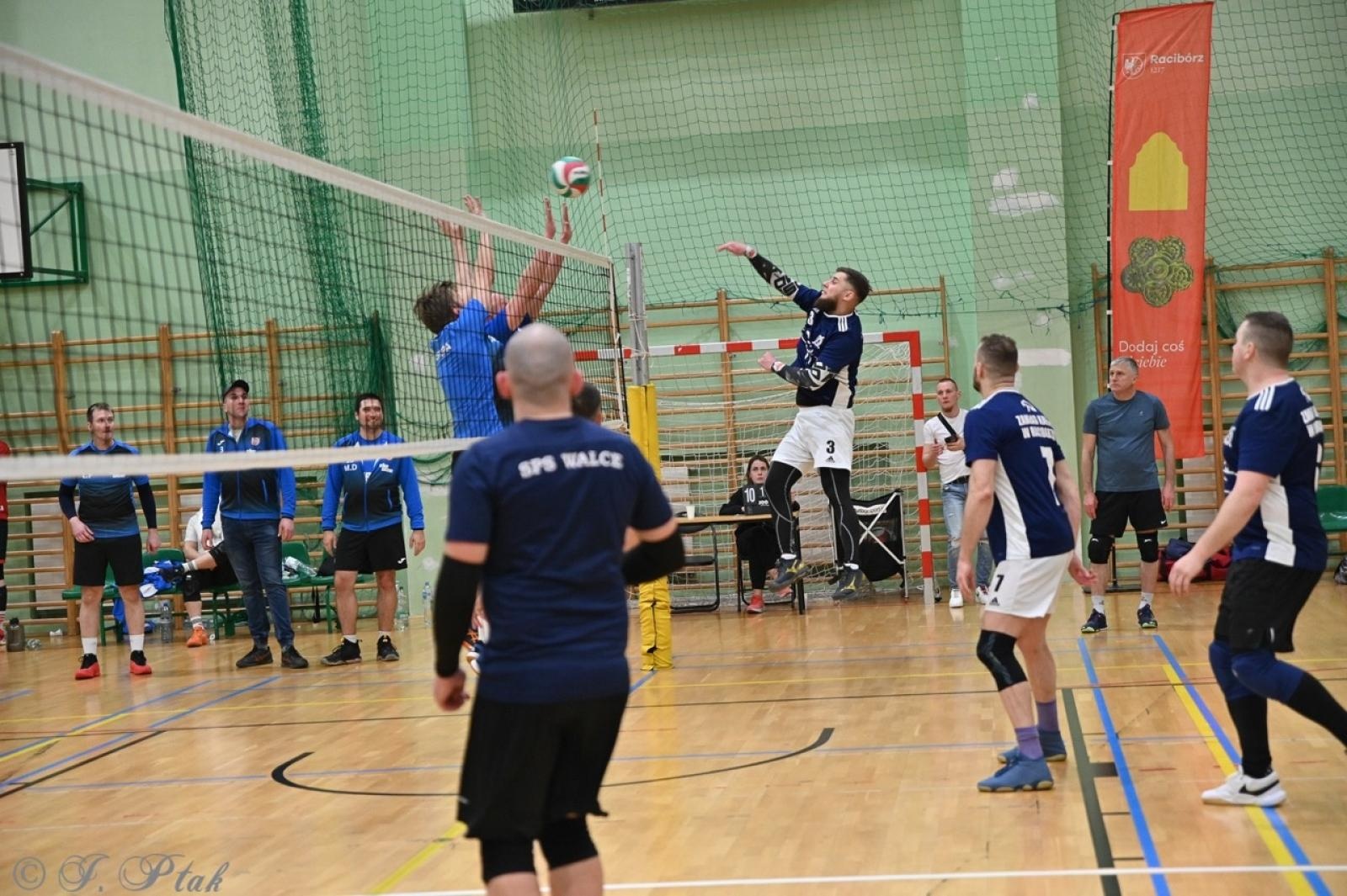 Zdjęcie w galerii na portalu naszraciborz.pl: Zakład Karny Racibórz triumfuje w XII Turnieju Siatkarskim Zakładów Pracy i Służb Mundurowych [FOTO i WIDEO] wiadomości z regionu
