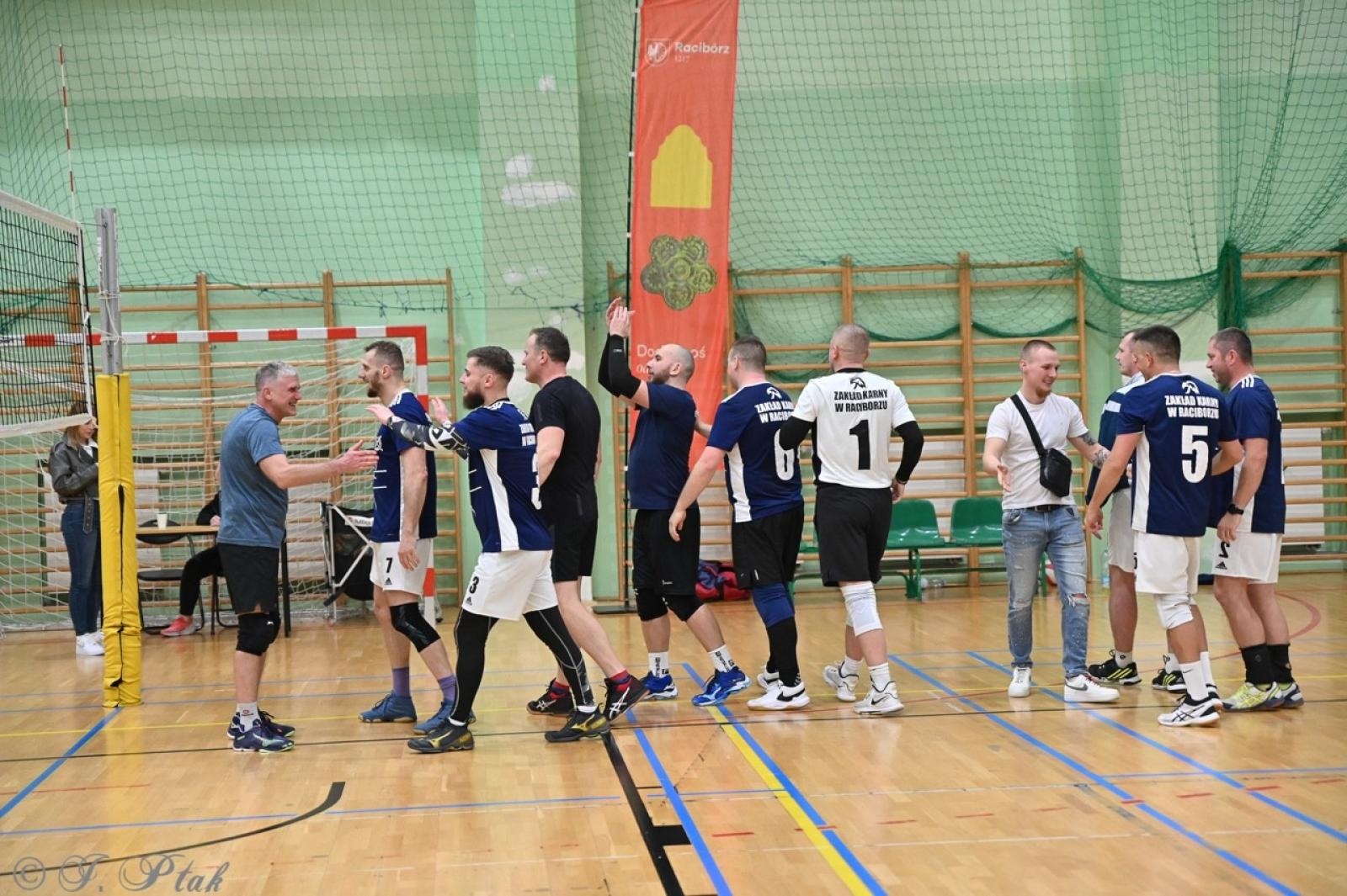 Zdjęcie w galerii na portalu naszraciborz.pl: Zakład Karny Racibórz triumfuje w XII Turnieju Siatkarskim Zakładów Pracy i Służb Mundurowych [FOTO i WIDEO] wiadomości z regionu