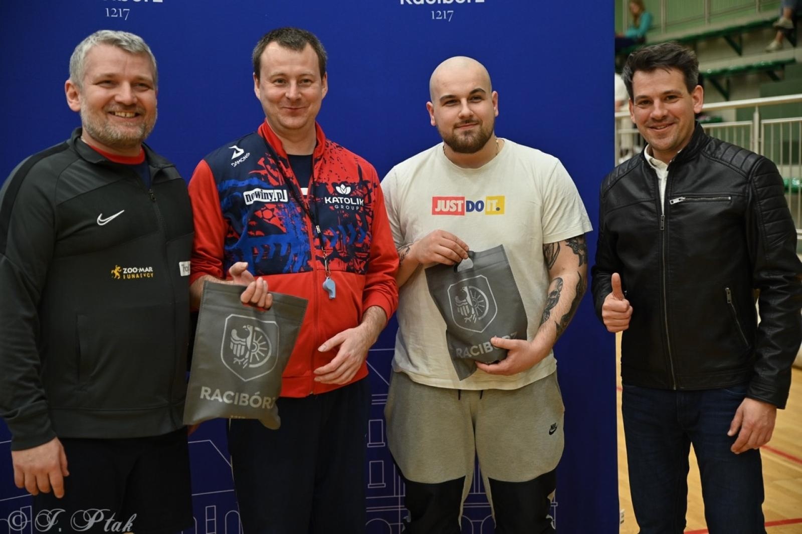 Zdjęcie w galerii na portalu naszraciborz.pl: Zakład Karny Racibórz triumfuje w XII Turnieju Siatkarskim Zakładów Pracy i Służb Mundurowych [FOTO i WIDEO] wiadomości z regionu