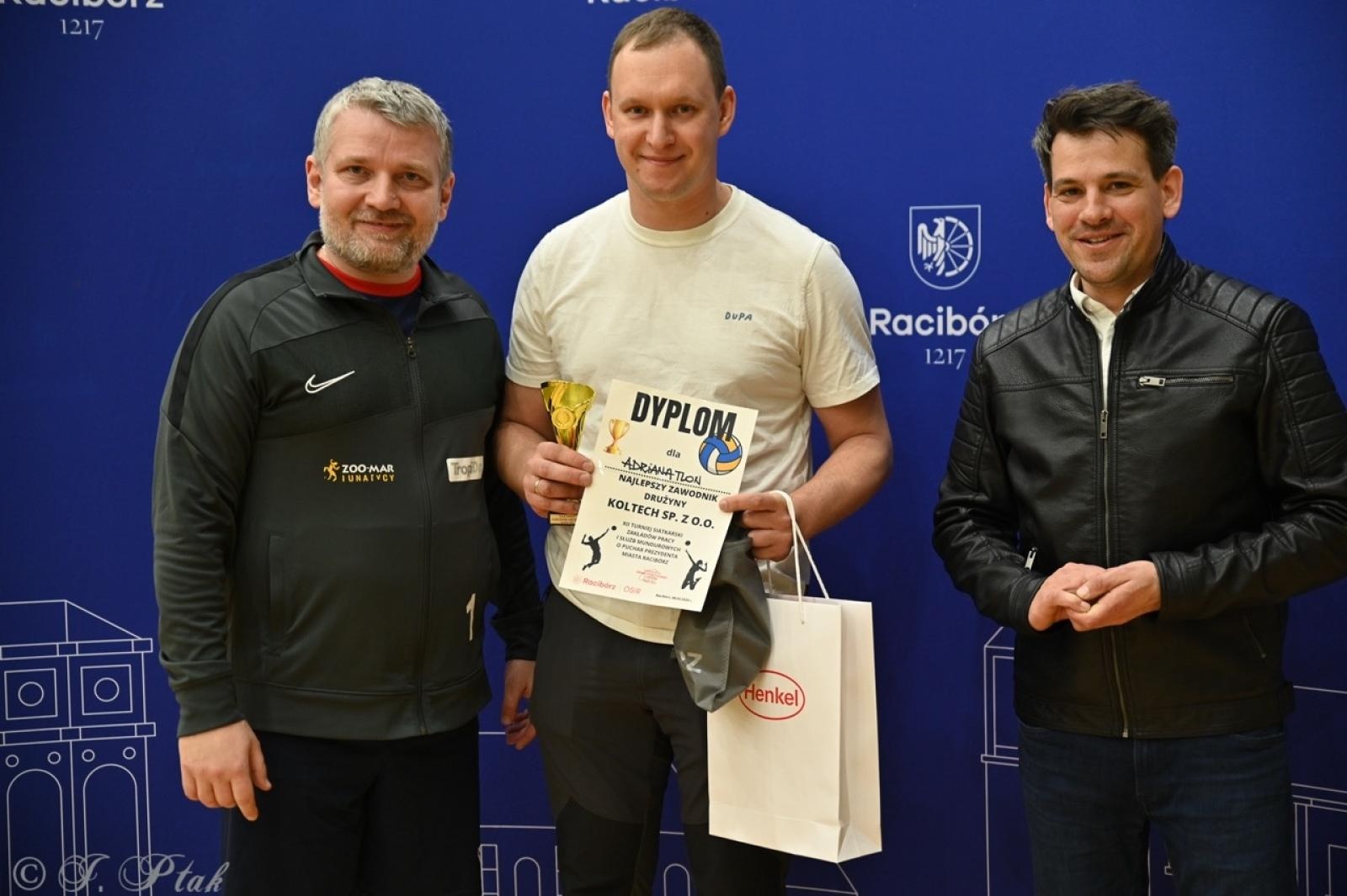 Zdjęcie w galerii na portalu naszraciborz.pl: Zakład Karny Racibórz triumfuje w XII Turnieju Siatkarskim Zakładów Pracy i Służb Mundurowych [FOTO i WIDEO] wiadomości z regionu