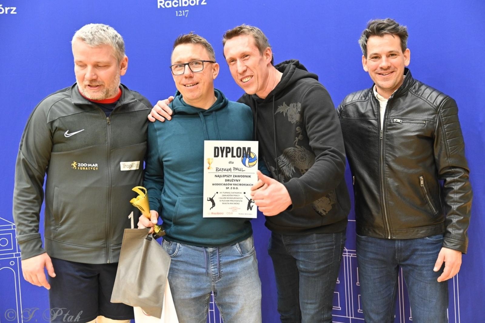 Zdjęcie w galerii na portalu naszraciborz.pl: Zakład Karny Racibórz triumfuje w XII Turnieju Siatkarskim Zakładów Pracy i Służb Mundurowych [FOTO i WIDEO] wiadomości z regionu