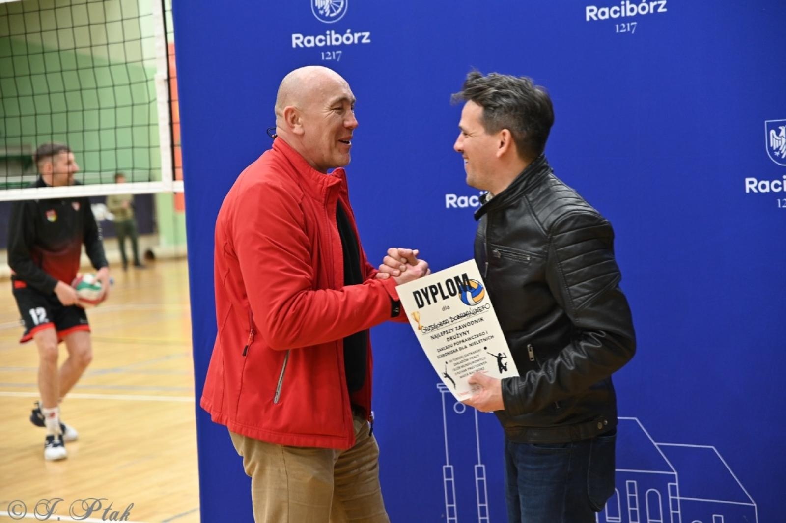 Zdjęcie w galerii na portalu naszraciborz.pl: Zakład Karny Racibórz triumfuje w XII Turnieju Siatkarskim Zakładów Pracy i Służb Mundurowych [FOTO i WIDEO] wiadomości z regionu