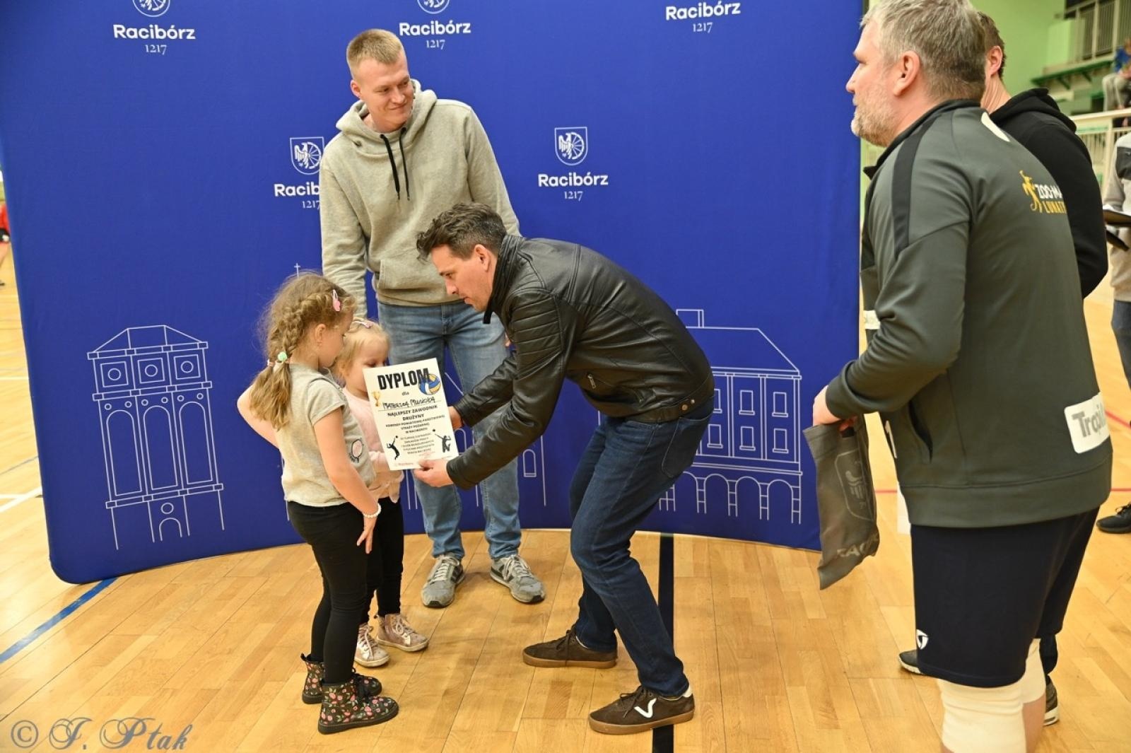 Zdjęcie w galerii na portalu naszraciborz.pl: Zakład Karny Racibórz triumfuje w XII Turnieju Siatkarskim Zakładów Pracy i Służb Mundurowych [FOTO i WIDEO] wiadomości z regionu