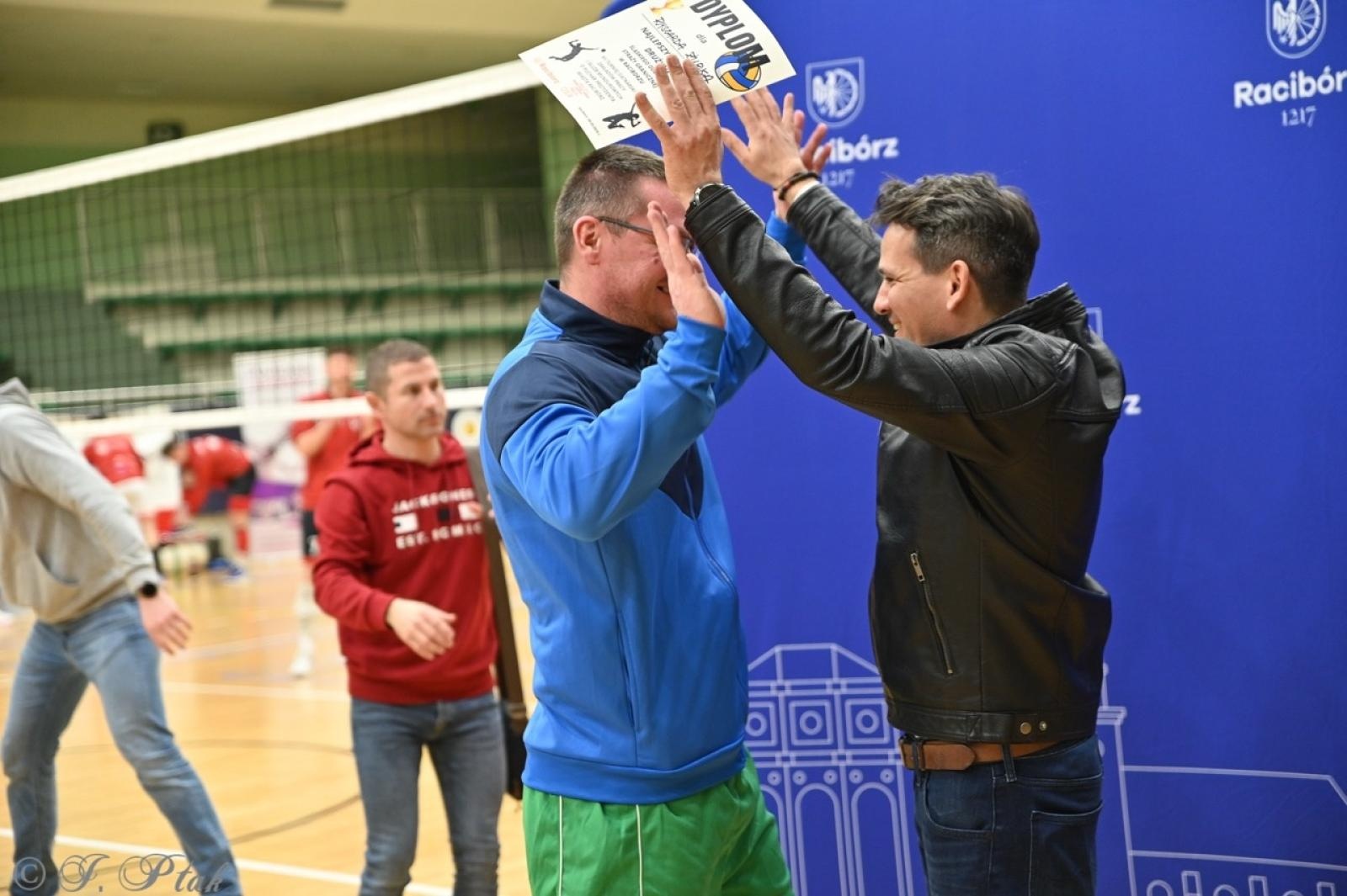 Zdjęcie w galerii na portalu naszraciborz.pl: Zakład Karny Racibórz triumfuje w XII Turnieju Siatkarskim Zakładów Pracy i Służb Mundurowych [FOTO i WIDEO] wiadomości z regionu