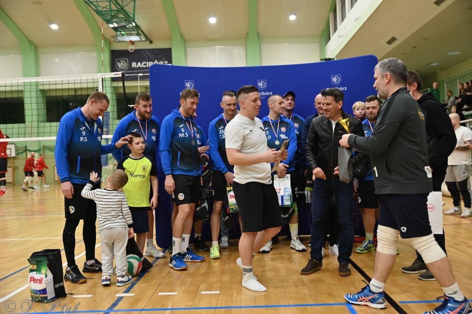 Zdjęcie w galerii na portalu naszraciborz.pl: Zakład Karny Racibórz triumfuje w XII Turnieju Siatkarskim Zakładów Pracy i Służb Mundurowych [FOTO i WIDEO] wiadomości z regionu