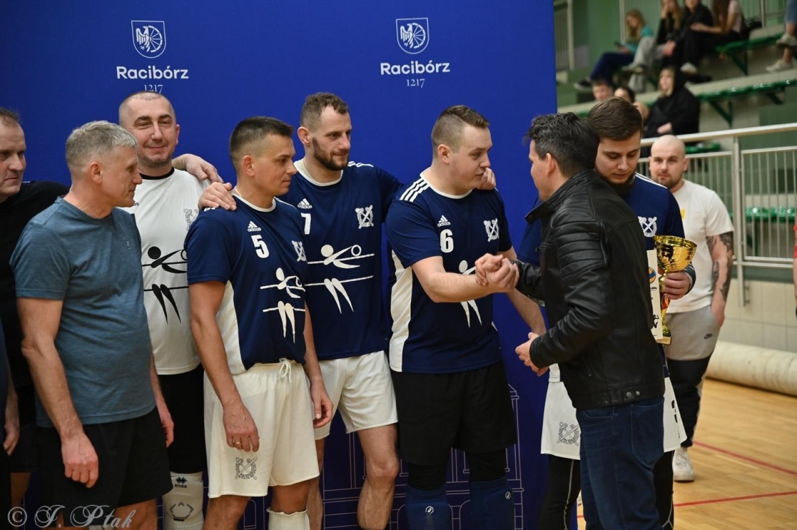 Zdjęcie w galerii na portalu naszraciborz.pl: Zakład Karny Racibórz triumfuje w XII Turnieju Siatkarskim Zakładów Pracy i Służb Mundurowych [FOTO i WIDEO] wiadomości z regionu