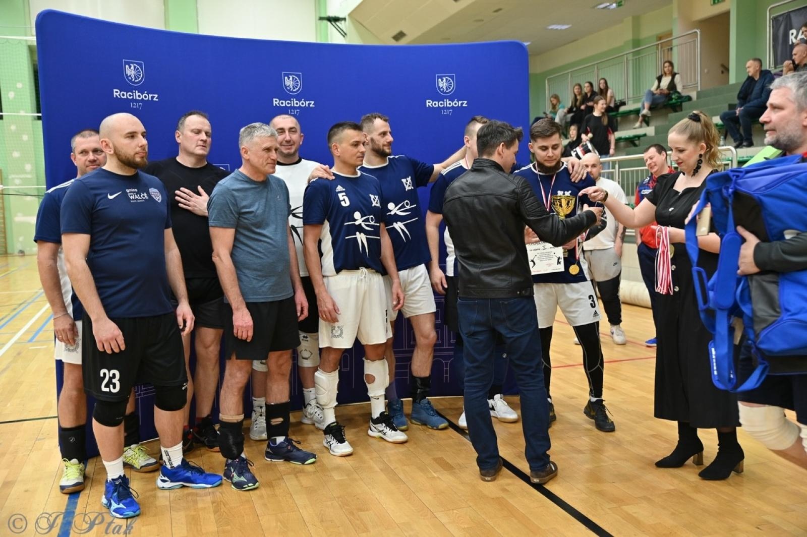 Zdjęcie w galerii na portalu naszraciborz.pl: Zakład Karny Racibórz triumfuje w XII Turnieju Siatkarskim Zakładów Pracy i Służb Mundurowych [FOTO i WIDEO] wiadomości z regionu