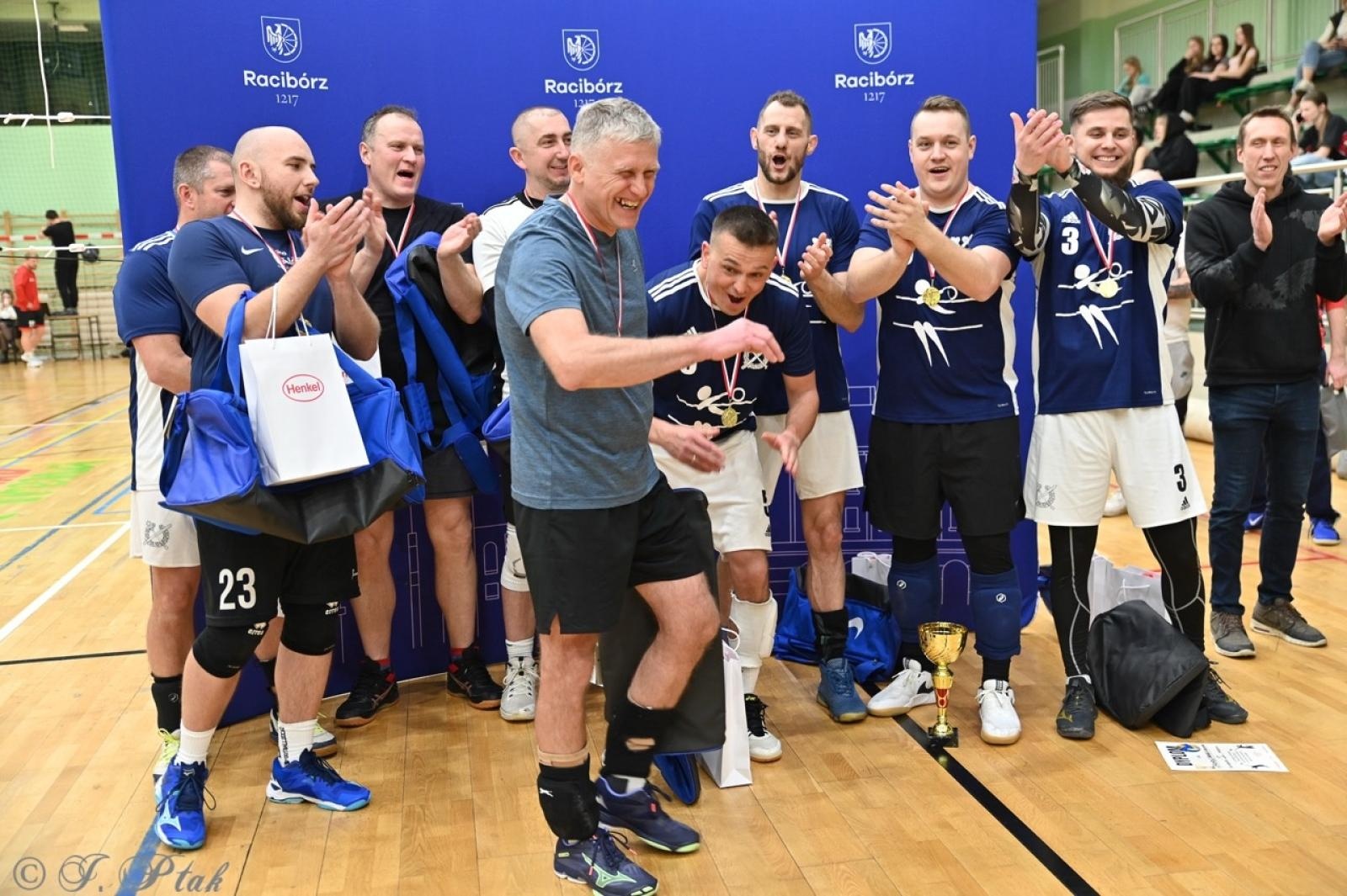 Zdjęcie w galerii na portalu naszraciborz.pl: Zakład Karny Racibórz triumfuje w XII Turnieju Siatkarskim Zakładów Pracy i Służb Mundurowych [FOTO i WIDEO] wiadomości z regionu