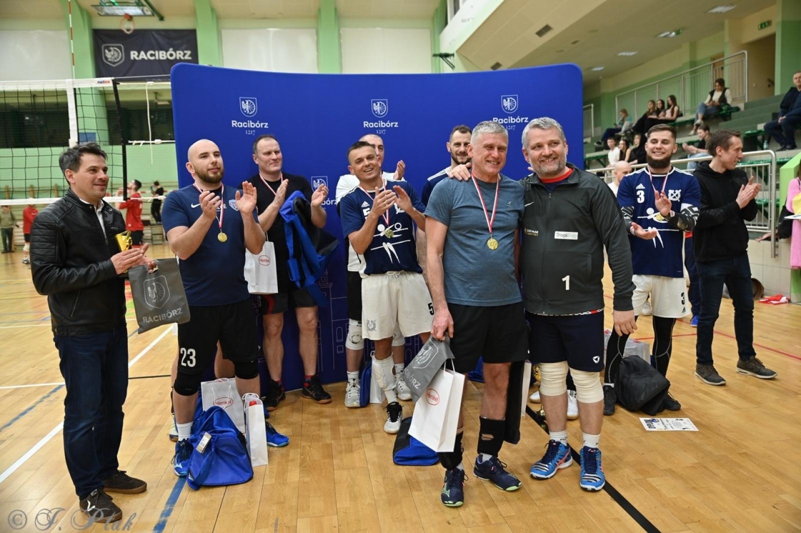 Zdjęcie w galerii na portalu naszraciborz.pl: Zakład Karny Racibórz triumfuje w XII Turnieju Siatkarskim Zakładów Pracy i Służb Mundurowych [FOTO i WIDEO] wiadomości z regionu