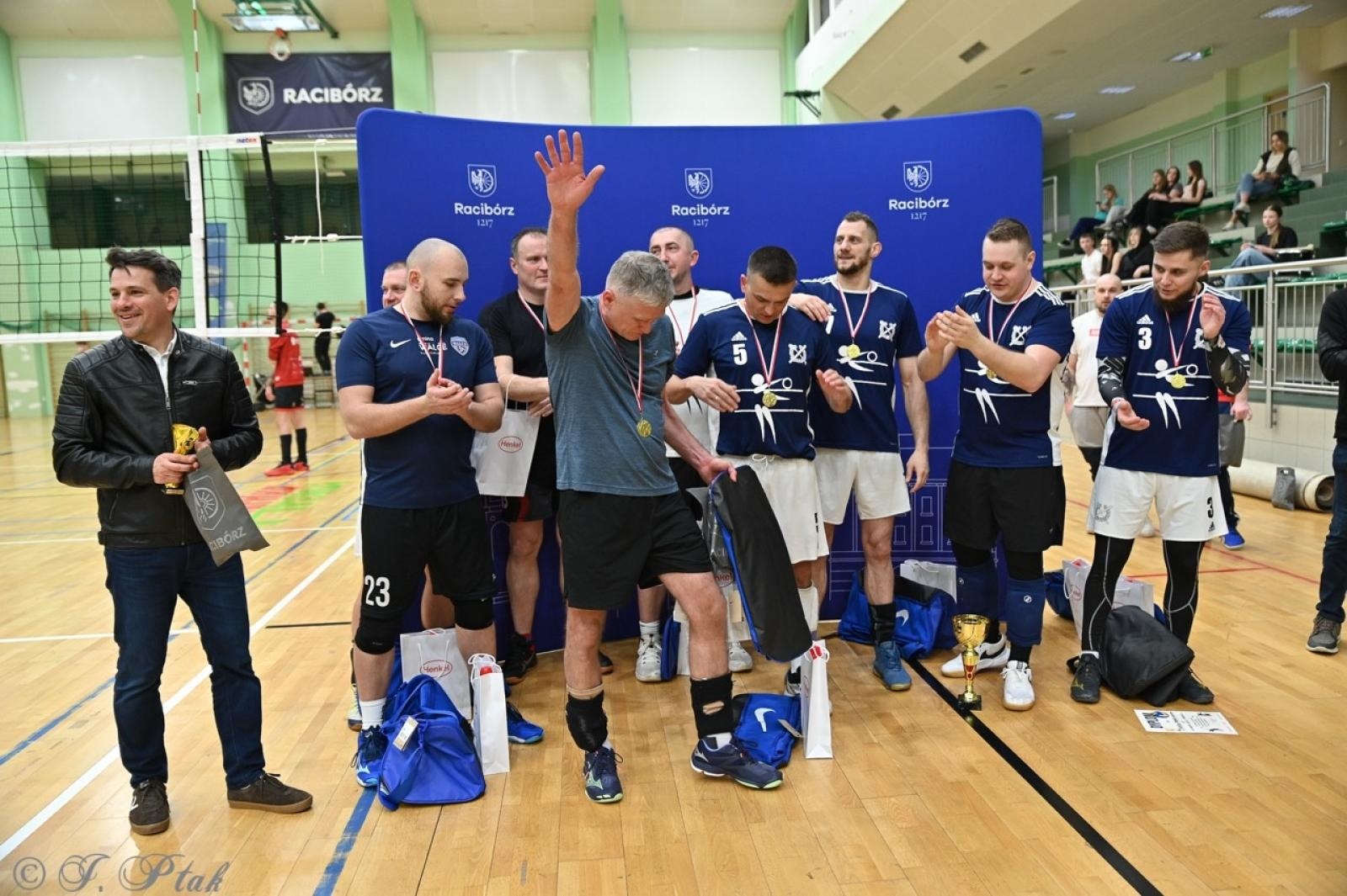 Zdjęcie w galerii na portalu naszraciborz.pl: Zakład Karny Racibórz triumfuje w XII Turnieju Siatkarskim Zakładów Pracy i Służb Mundurowych [FOTO i WIDEO] wiadomości z regionu