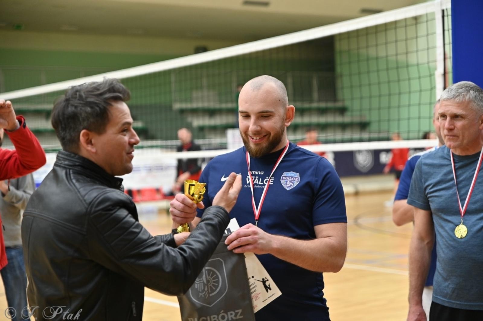 Zdjęcie w galerii na portalu naszraciborz.pl: Zakład Karny Racibórz triumfuje w XII Turnieju Siatkarskim Zakładów Pracy i Służb Mundurowych [FOTO i WIDEO] wiadomości z regionu