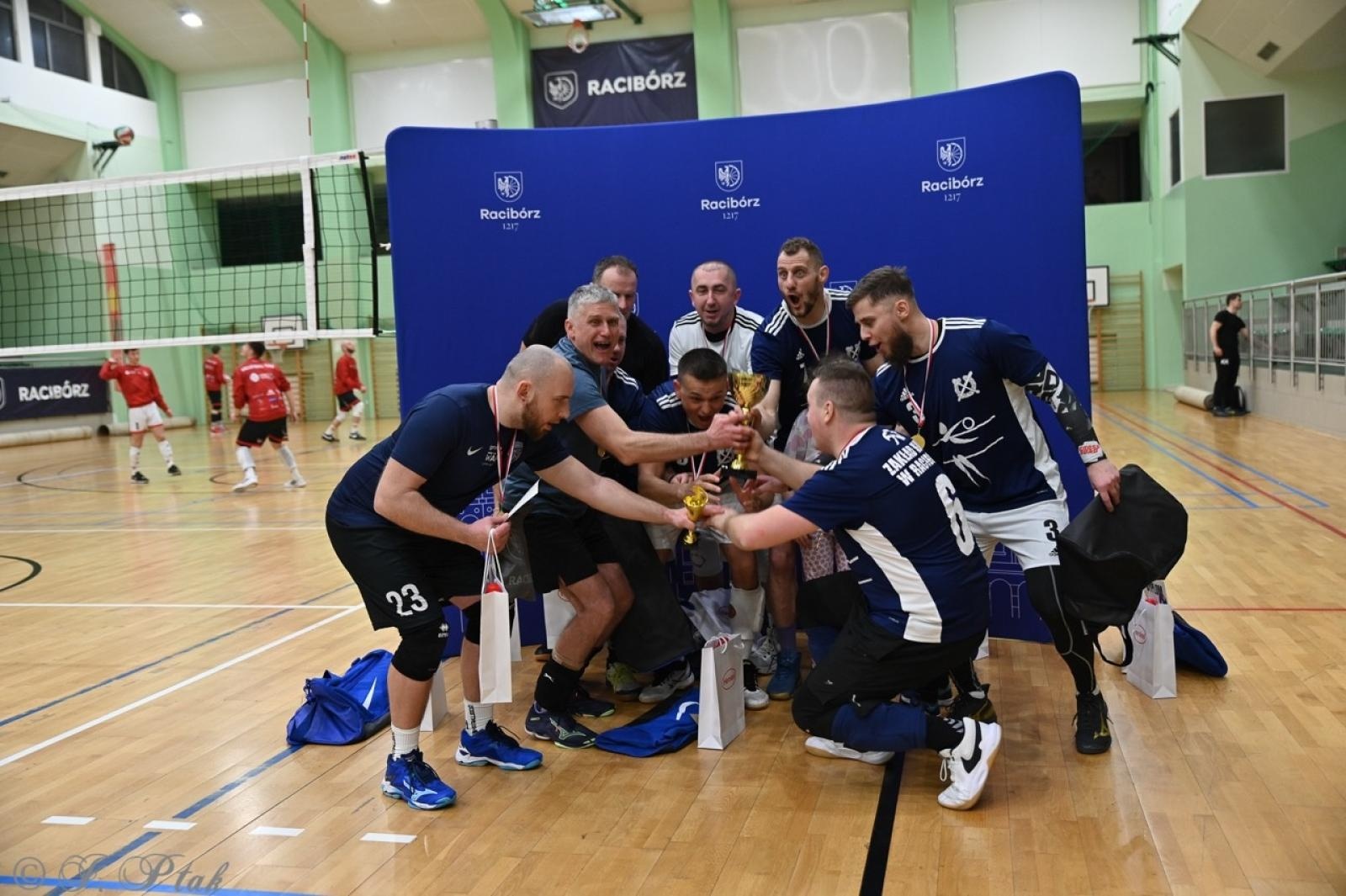Zdjęcie w galerii na portalu naszraciborz.pl: Zakład Karny Racibórz triumfuje w XII Turnieju Siatkarskim Zakładów Pracy i Służb Mundurowych [FOTO i WIDEO] wiadomości z regionu