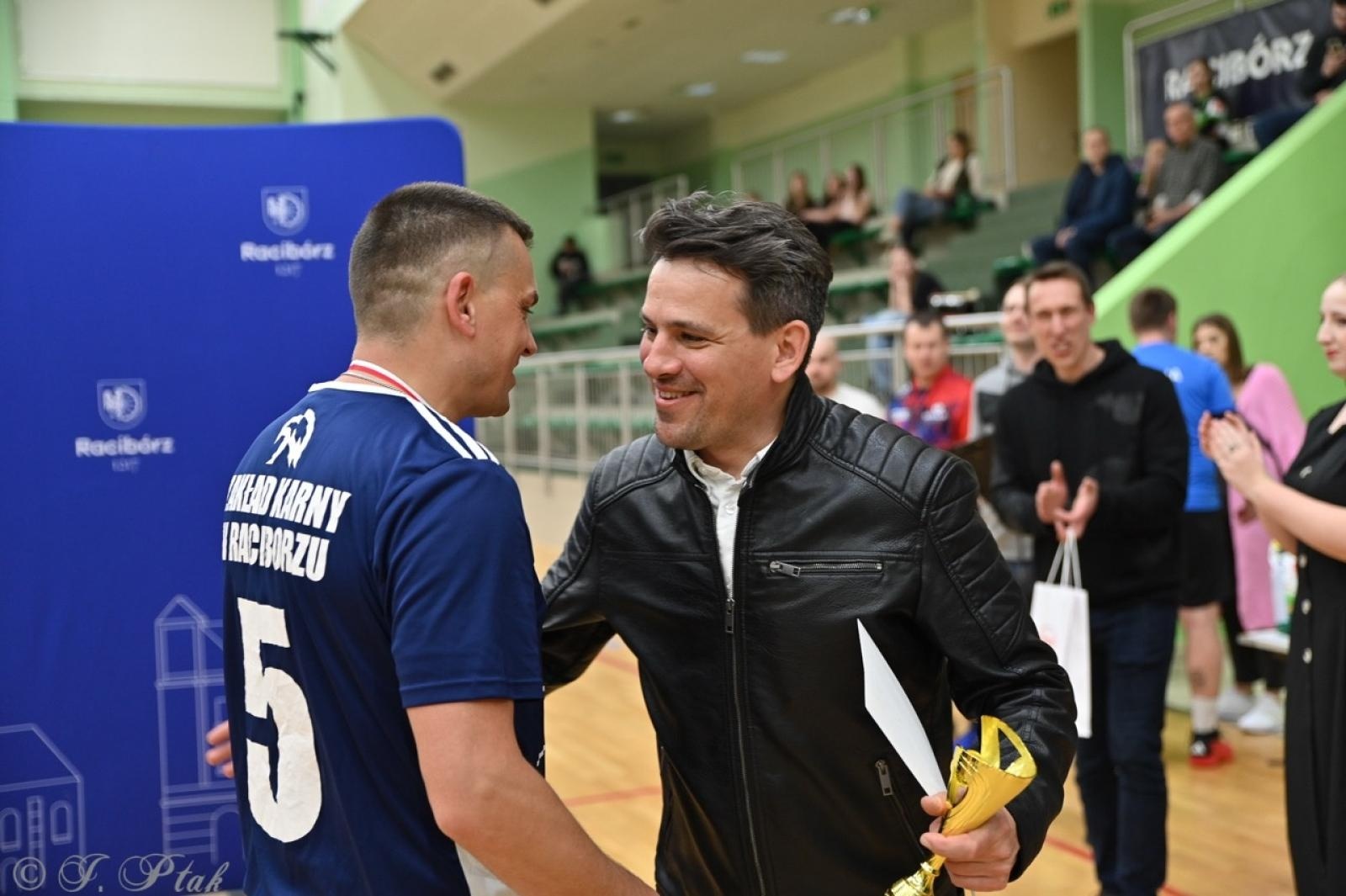 Zdjęcie w galerii na portalu naszraciborz.pl: Zakład Karny Racibórz triumfuje w XII Turnieju Siatkarskim Zakładów Pracy i Służb Mundurowych [FOTO i WIDEO] wiadomości z regionu