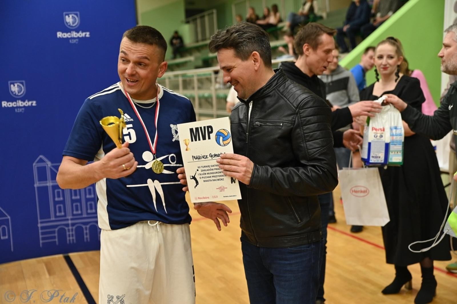 Zdjęcie w galerii na portalu naszraciborz.pl: Zakład Karny Racibórz triumfuje w XII Turnieju Siatkarskim Zakładów Pracy i Służb Mundurowych [FOTO i WIDEO] wiadomości z regionu