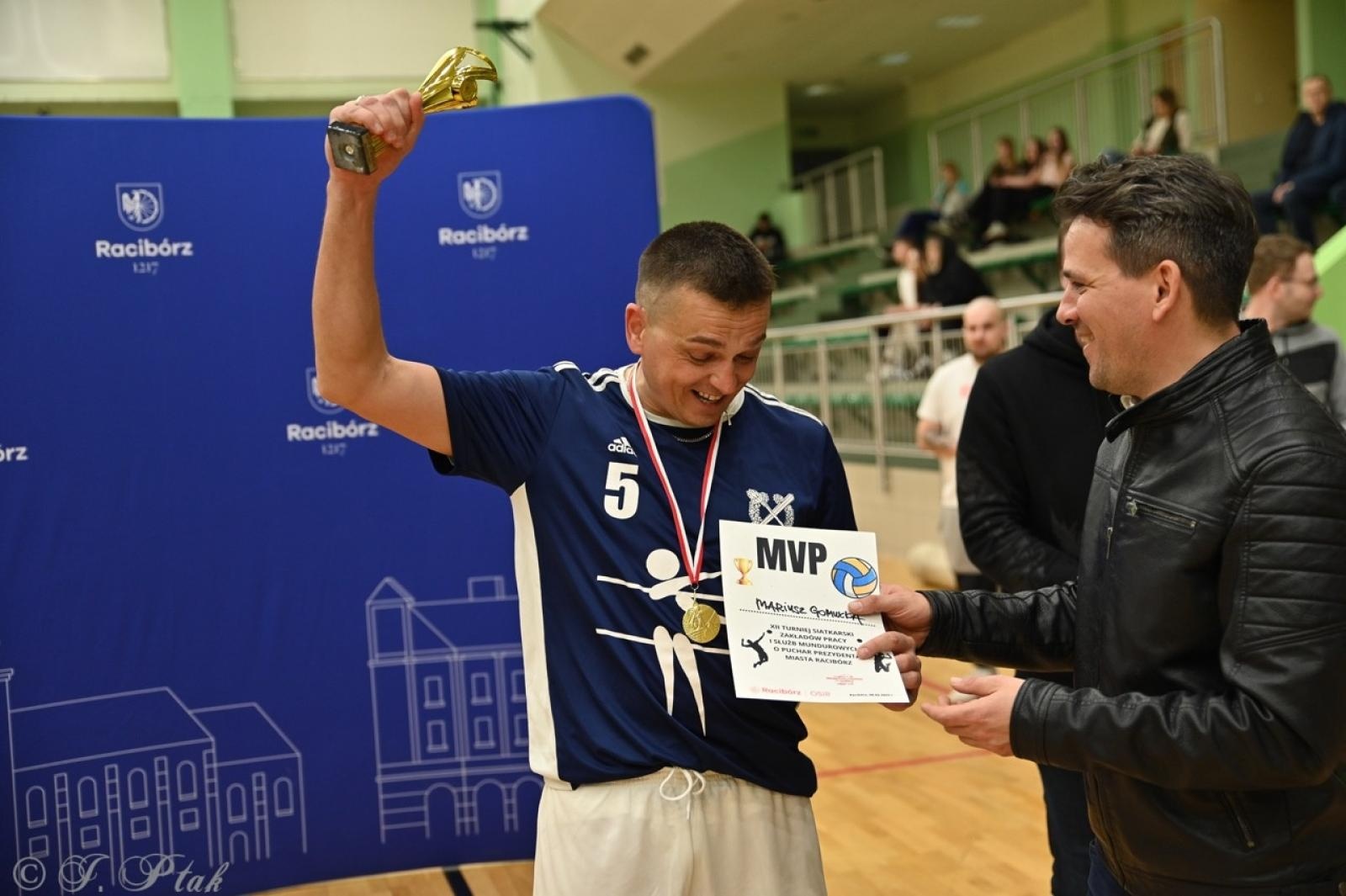 Zdjęcie w galerii na portalu naszraciborz.pl: Zakład Karny Racibórz triumfuje w XII Turnieju Siatkarskim Zakładów Pracy i Służb Mundurowych [FOTO i WIDEO] wiadomości z regionu