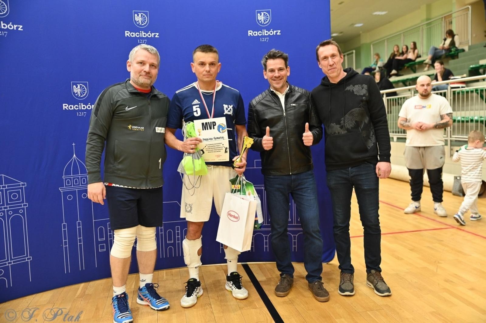Zdjęcie w galerii na portalu naszraciborz.pl: Zakład Karny Racibórz triumfuje w XII Turnieju Siatkarskim Zakładów Pracy i Służb Mundurowych [FOTO i WIDEO] wiadomości z regionu