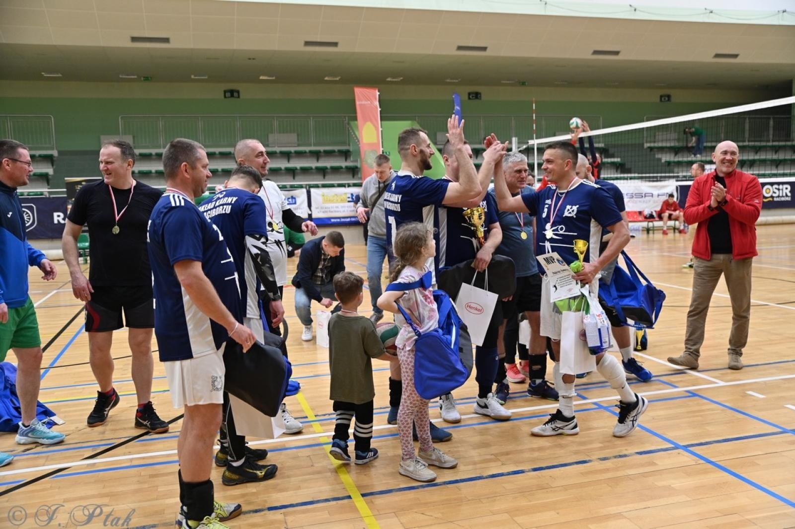 Zdjęcie w galerii na portalu naszraciborz.pl: Zakład Karny Racibórz triumfuje w XII Turnieju Siatkarskim Zakładów Pracy i Służb Mundurowych [FOTO i WIDEO] wiadomości z regionu