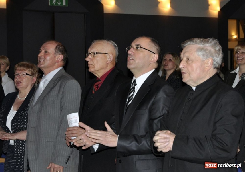 Zdjęcie w galerii na portalu naszraciborz.pl: O człowieku nie świadczy urząd wiadomości z regionu