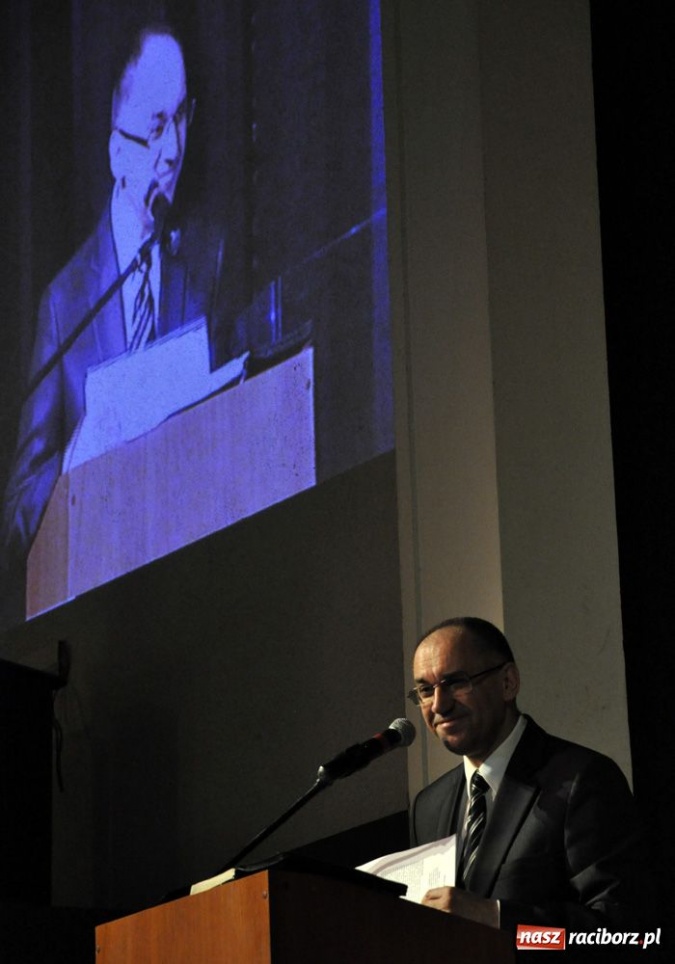 Zdjęcie w galerii na portalu naszraciborz.pl: O człowieku nie świadczy urząd wiadomości z regionu