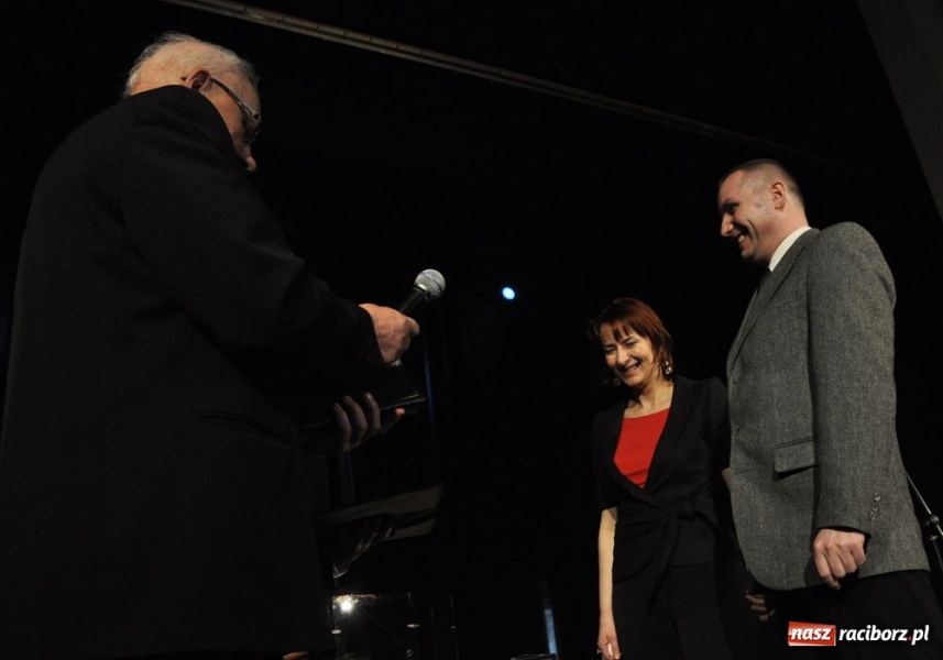 Zdjęcie w galerii na portalu naszraciborz.pl: O człowieku nie świadczy urząd wiadomości z regionu