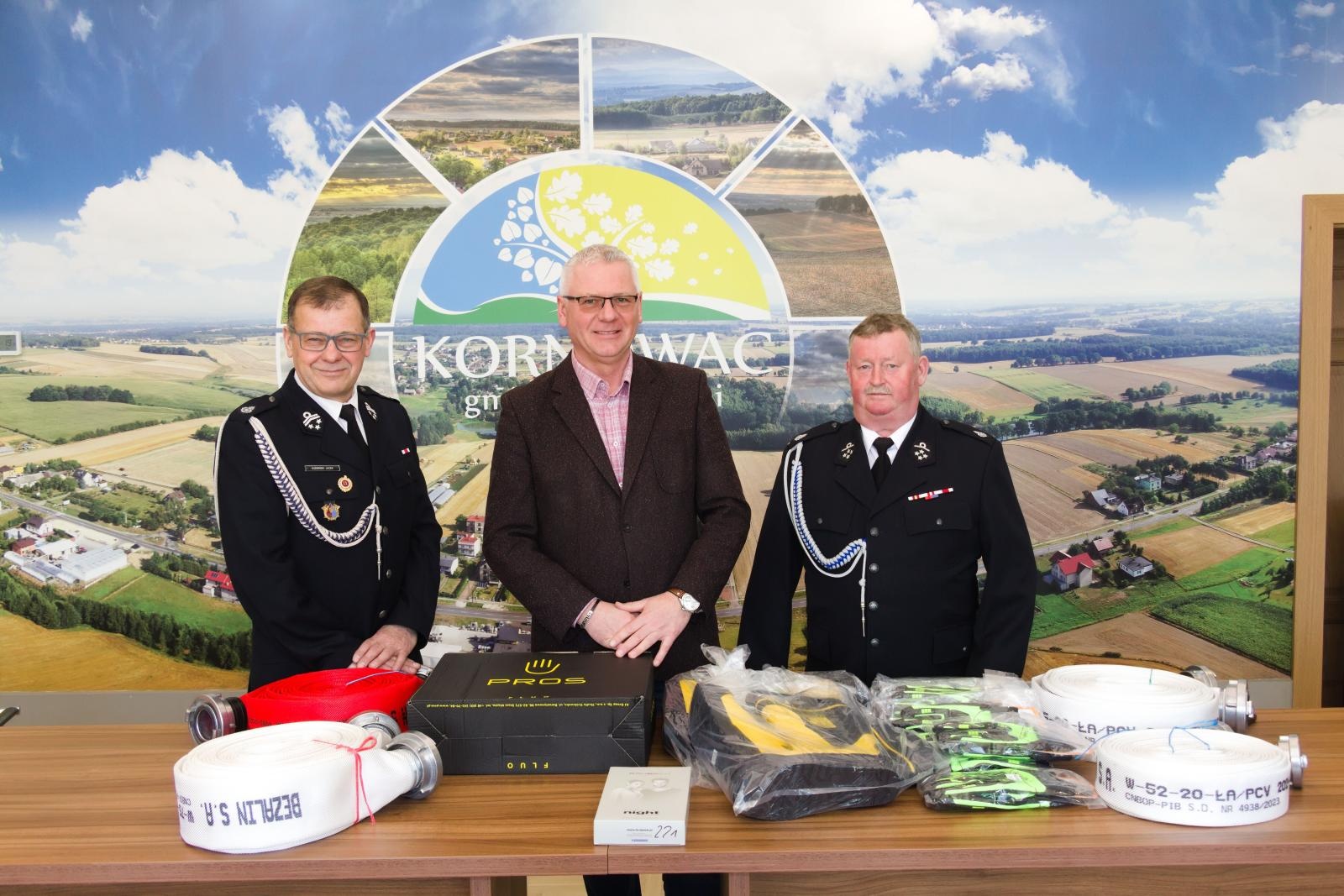 Zdjęcie w galerii na portalu naszraciborz.pl: WFOŚiGW w Katowicach wspiera zakup sprzętu dla strażaków z gminy Kornowac wiadomości z regionu