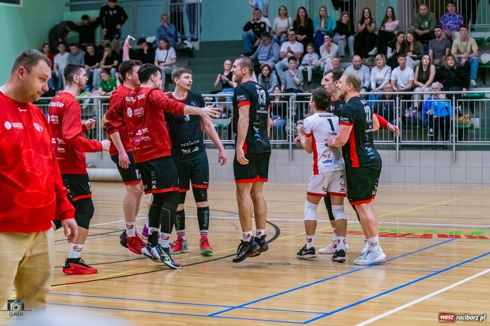 Zdjęcie w galerii na portalu naszraciborz.pl: Do tie-breaka zabrakło niewiele. KS Racibórz uległ Dąbrowie Górniczej [FOTO] wiadomości z regionu