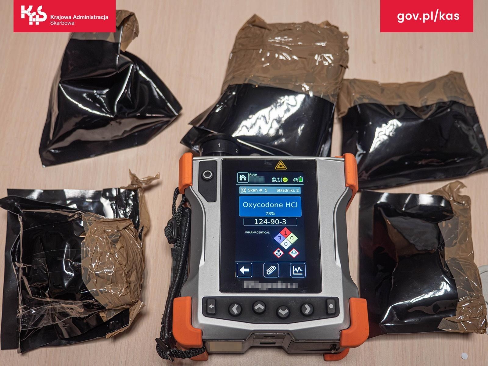 Zdjęcie w galerii na portalu naszraciborz.pl: KAS wykryła oksykodon ukryty w kierownicy. Pomogli Kodi i spektrometr wiadomości z regionu