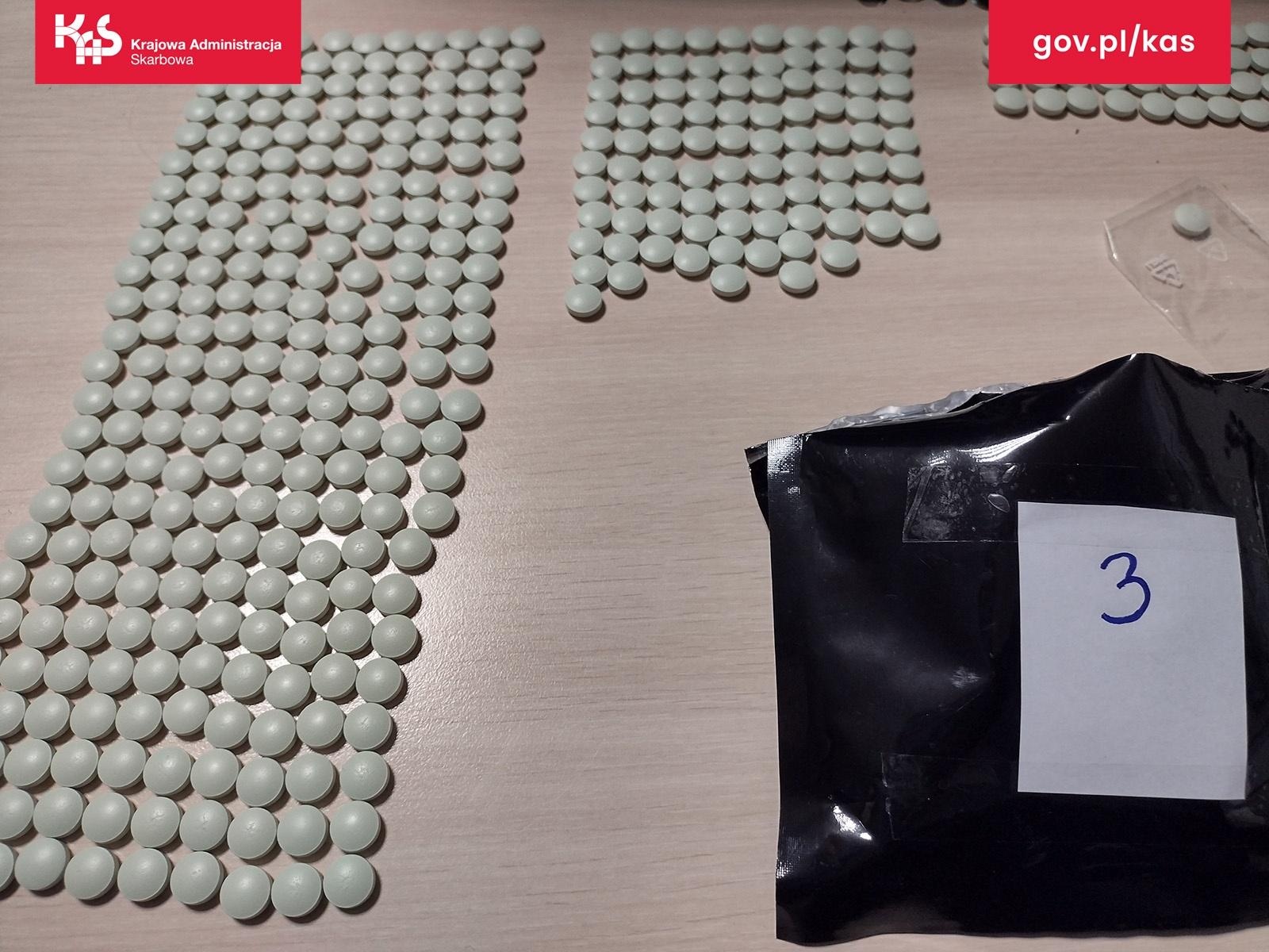 Zdjęcie w galerii na portalu naszraciborz.pl: KAS wykryła oksykodon ukryty w kierownicy. Pomogli Kodi i spektrometr wiadomości z regionu