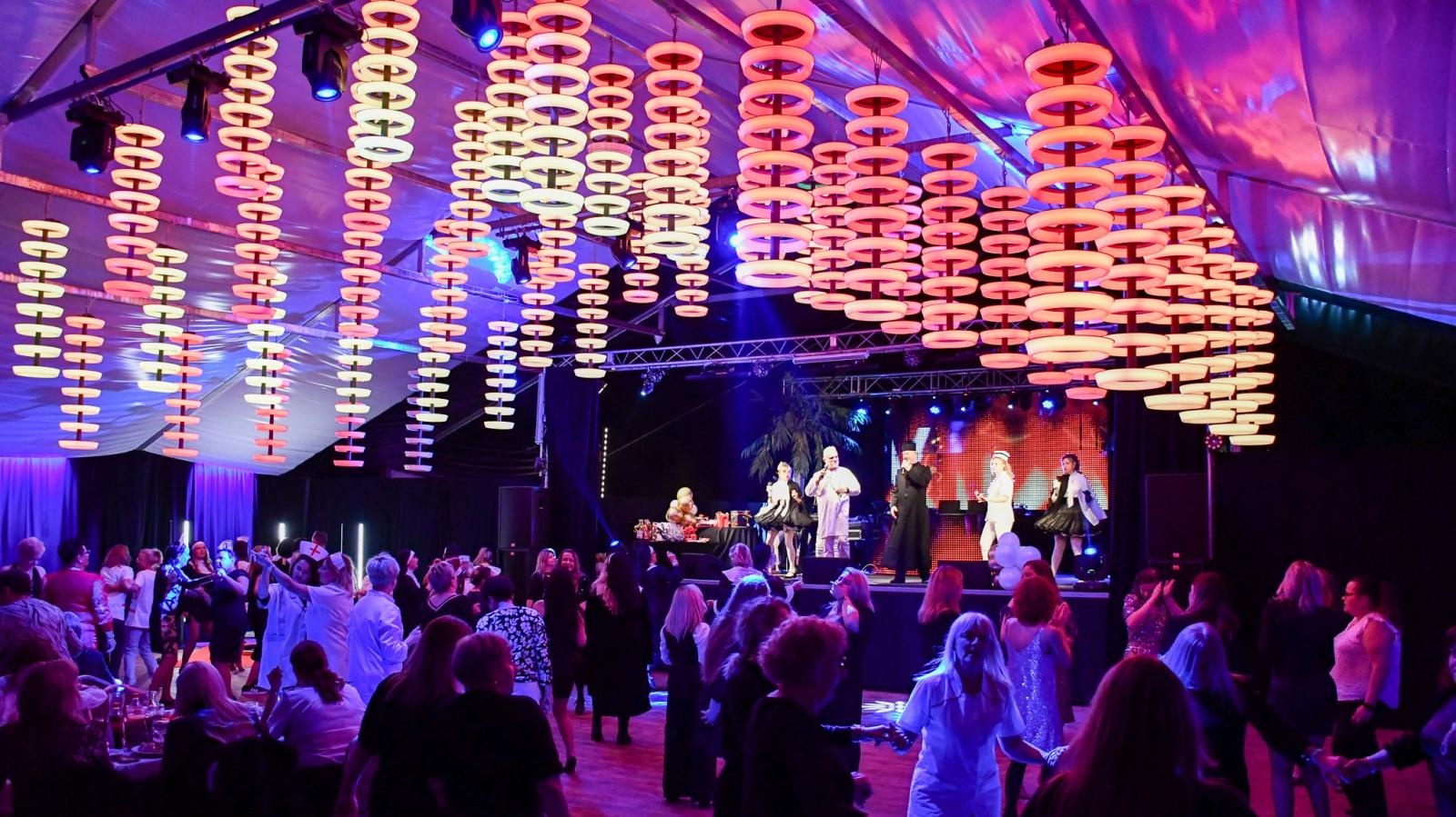 Zdjęcie w galerii na portalu naszraciborz.pl: Największy Babski Comber w regionie w obiekcie eventowym Aquabrax wiadomości z regionu