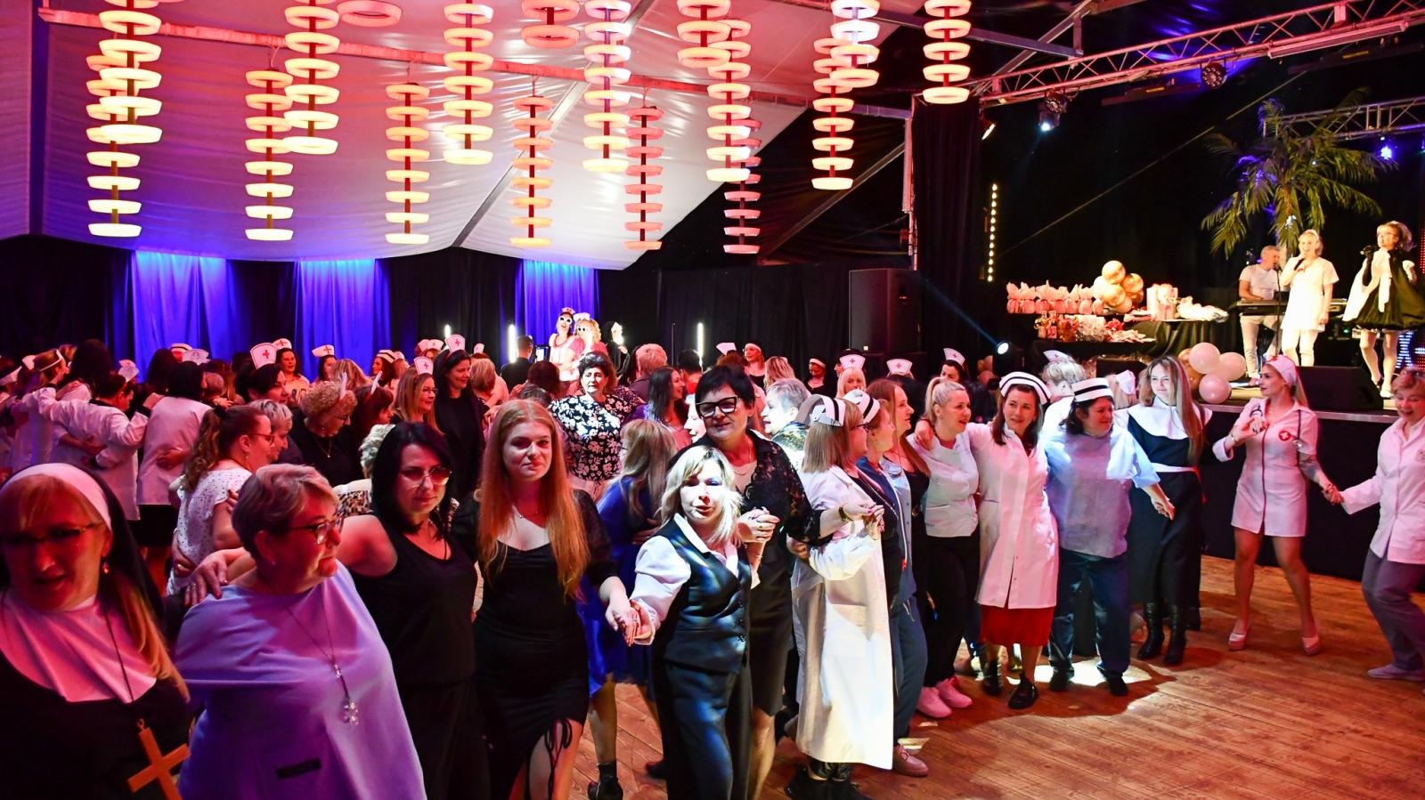 Zdjęcie w galerii na portalu naszraciborz.pl: Największy Babski Comber w regionie w obiekcie eventowym Aquabrax wiadomości z regionu