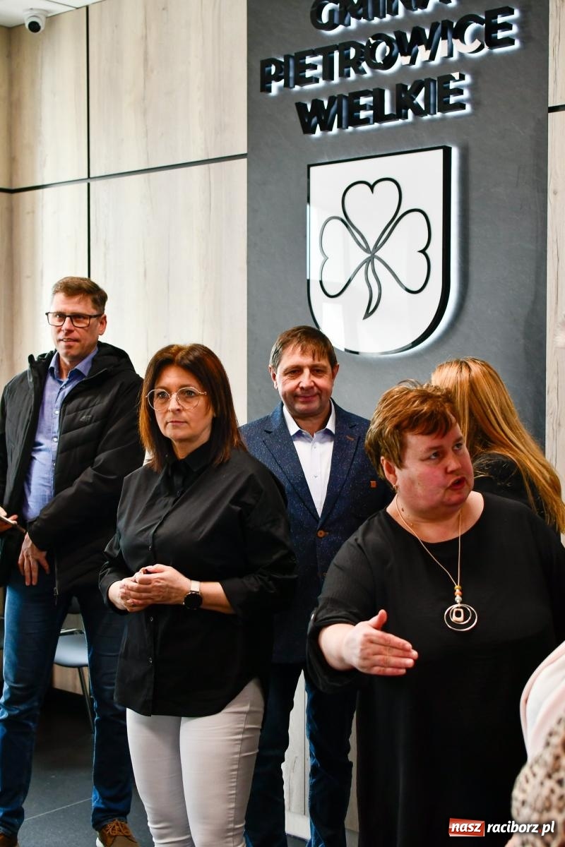 Zdjęcie w galerii na portalu naszraciborz.pl: Urząd Gminy w Pietrowicach Wielkich po metamorfozie [FOTO i WIDEO] wiadomości z regionu