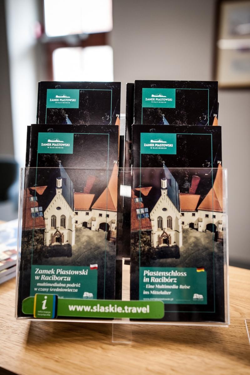 Zdjęcie w galerii na portalu naszraciborz.pl: Punkt Informacji Turystycznej na Zamku Piastowskim w Raciborzu z najwyższą certyfikacją wiadomości z regionu