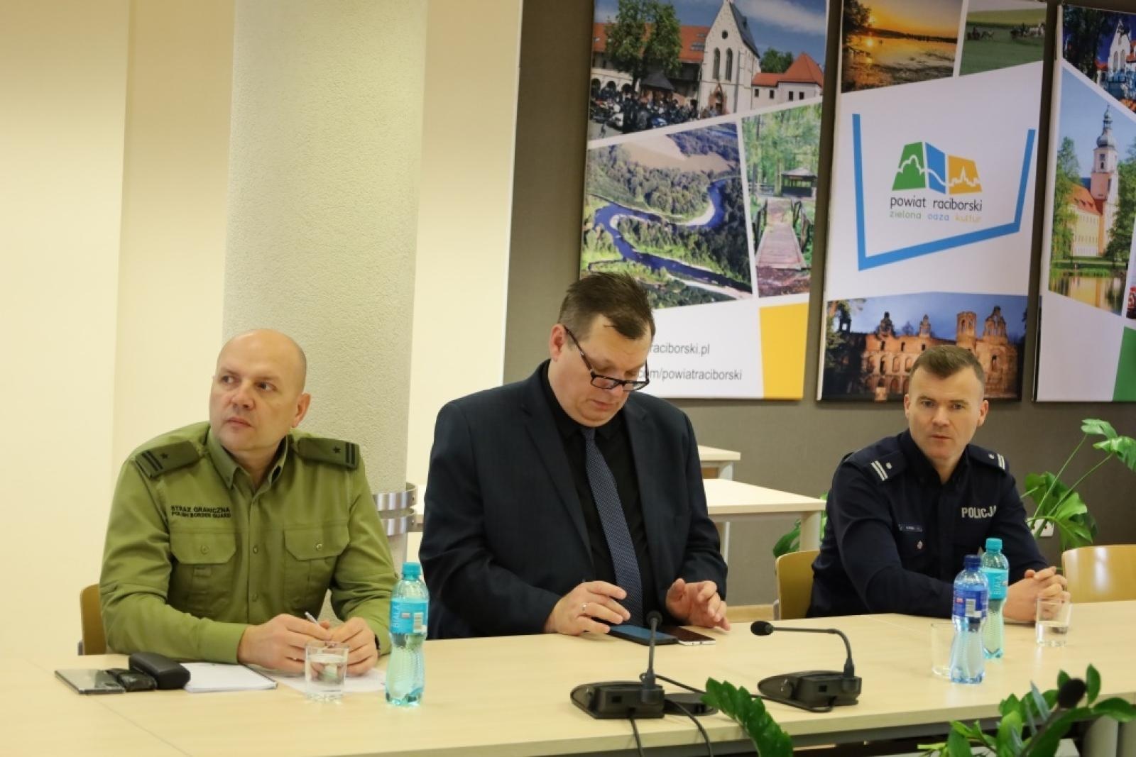 Zdjęcie w galerii na portalu naszraciborz.pl: Obradowała powiatowa komisja bezpieczeństwa wiadomości z regionu