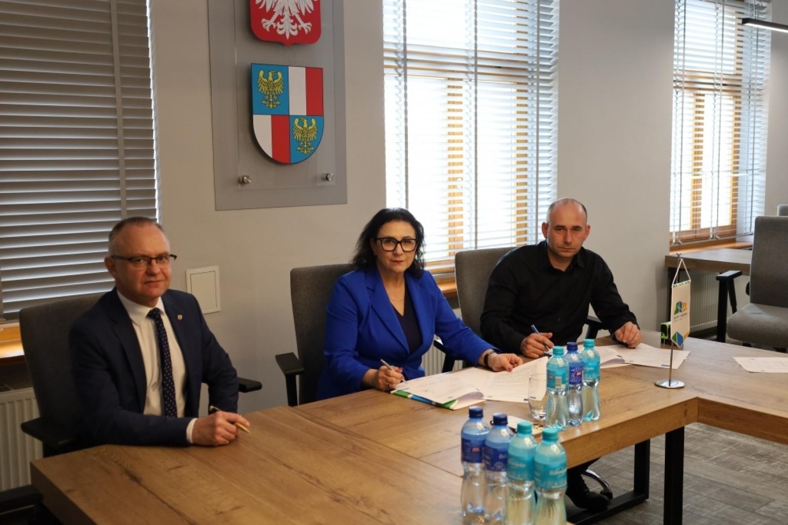 Zdjęcie w galerii na portalu naszraciborz.pl: Umowa na II etap scalania gruntów w Roszkowie podpisana! wiadomości z regionu