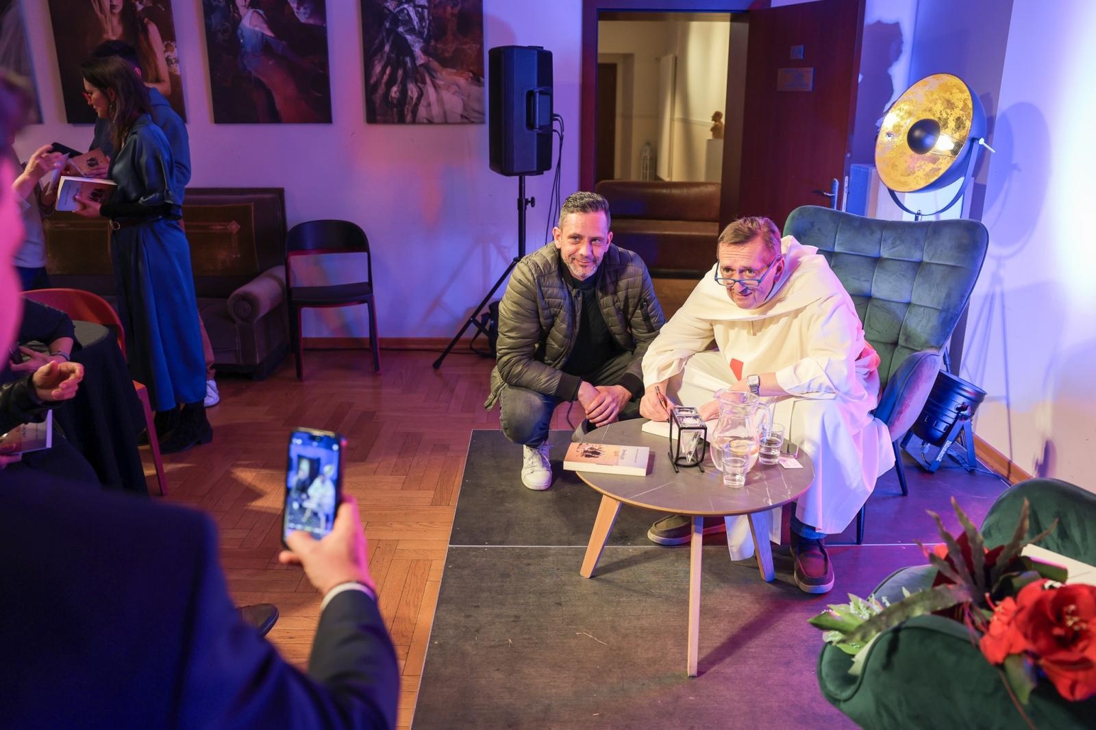 Zdjęcie w galerii na portalu naszraciborz.pl: NIE-WIARY-GODNE. Ojciec Agostino Lewandowski OSsT gościem spotkania W PUNKT w RCK wiadomości z regionu