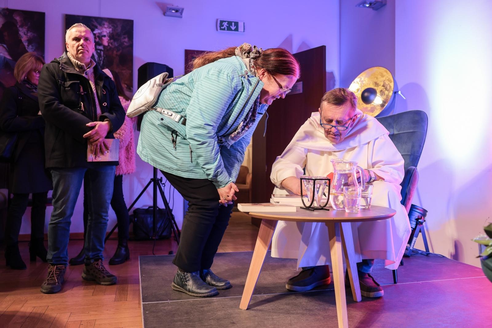 Zdjęcie w galerii na portalu naszraciborz.pl: NIE-WIARY-GODNE. Ojciec Agostino Lewandowski OSsT gościem spotkania W PUNKT w RCK wiadomości z regionu