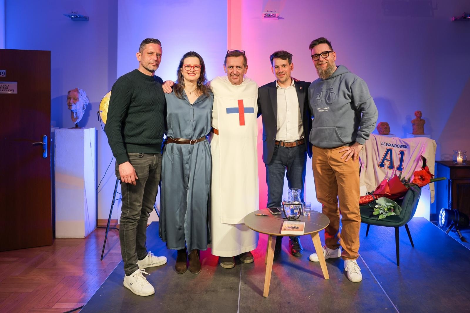 Zdjęcie w galerii na portalu naszraciborz.pl: NIE-WIARY-GODNE. Ojciec Agostino Lewandowski OSsT gościem spotkania W PUNKT w RCK wiadomości z regionu