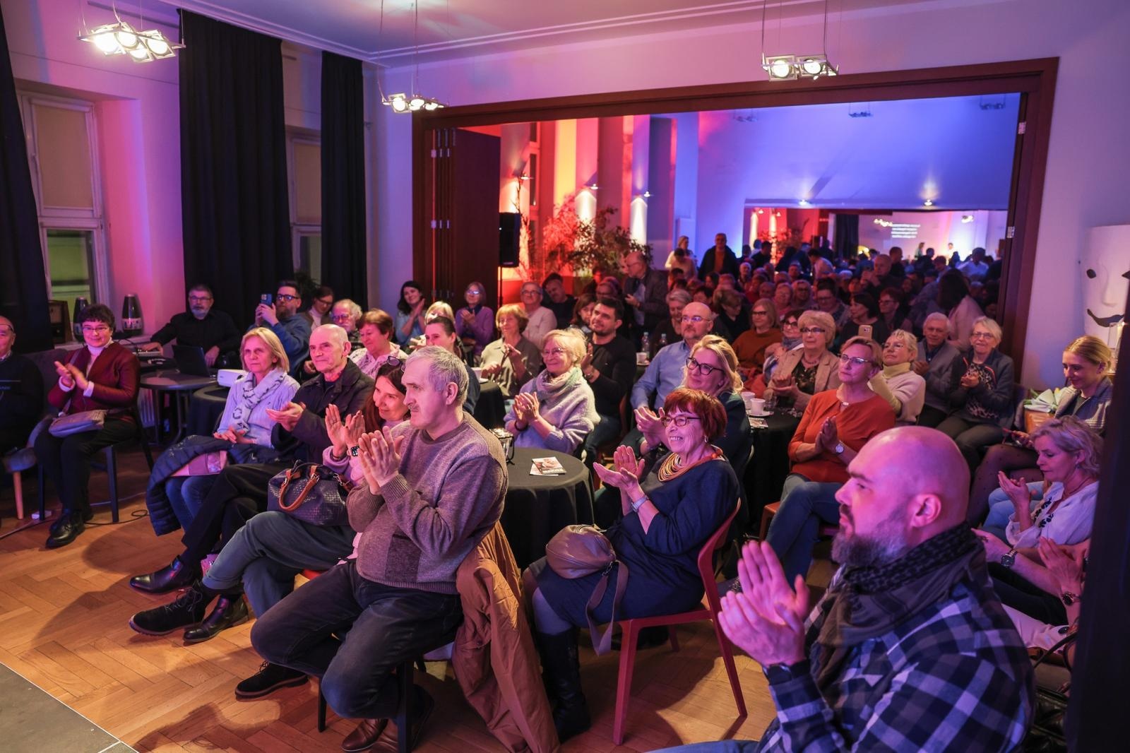 Zdjęcie w galerii na portalu naszraciborz.pl: NIE-WIARY-GODNE. Ojciec Agostino Lewandowski OSsT gościem spotkania W PUNKT w RCK wiadomości z regionu