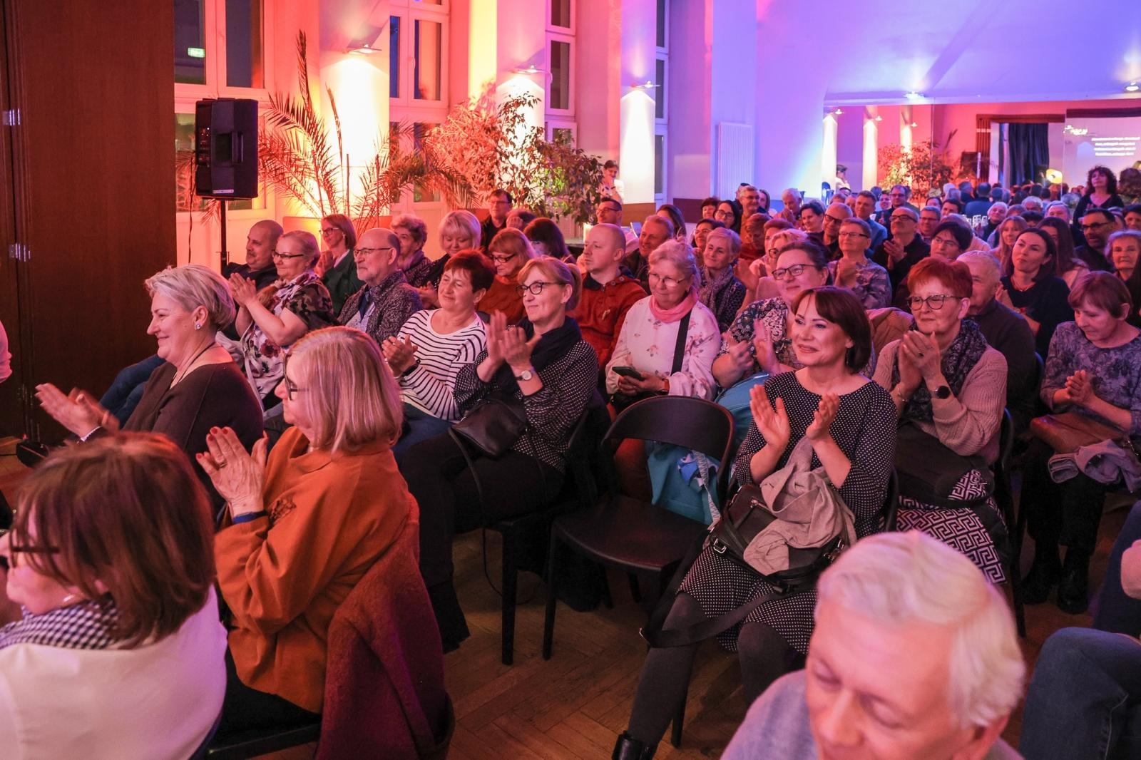 Zdjęcie w galerii na portalu naszraciborz.pl: NIE-WIARY-GODNE. Ojciec Agostino Lewandowski OSsT gościem spotkania W PUNKT w RCK wiadomości z regionu