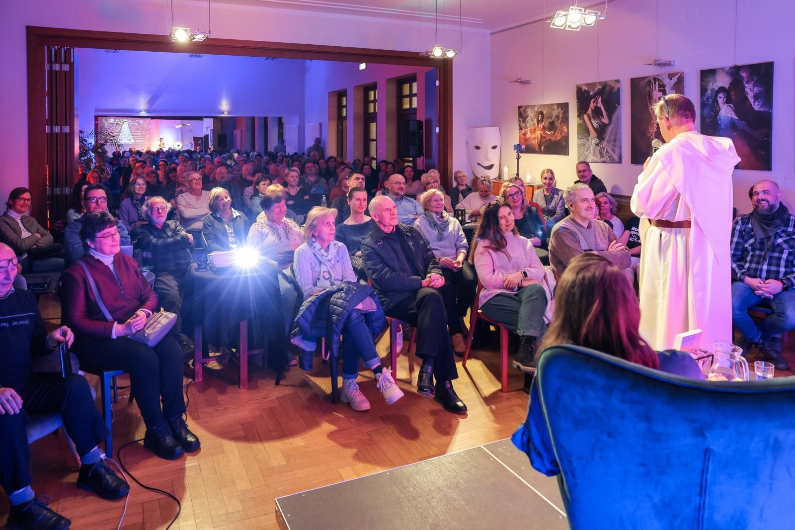 Zdjęcie w galerii na portalu naszraciborz.pl: NIE-WIARY-GODNE. Ojciec Agostino Lewandowski OSsT gościem spotkania W PUNKT w RCK wiadomości z regionu