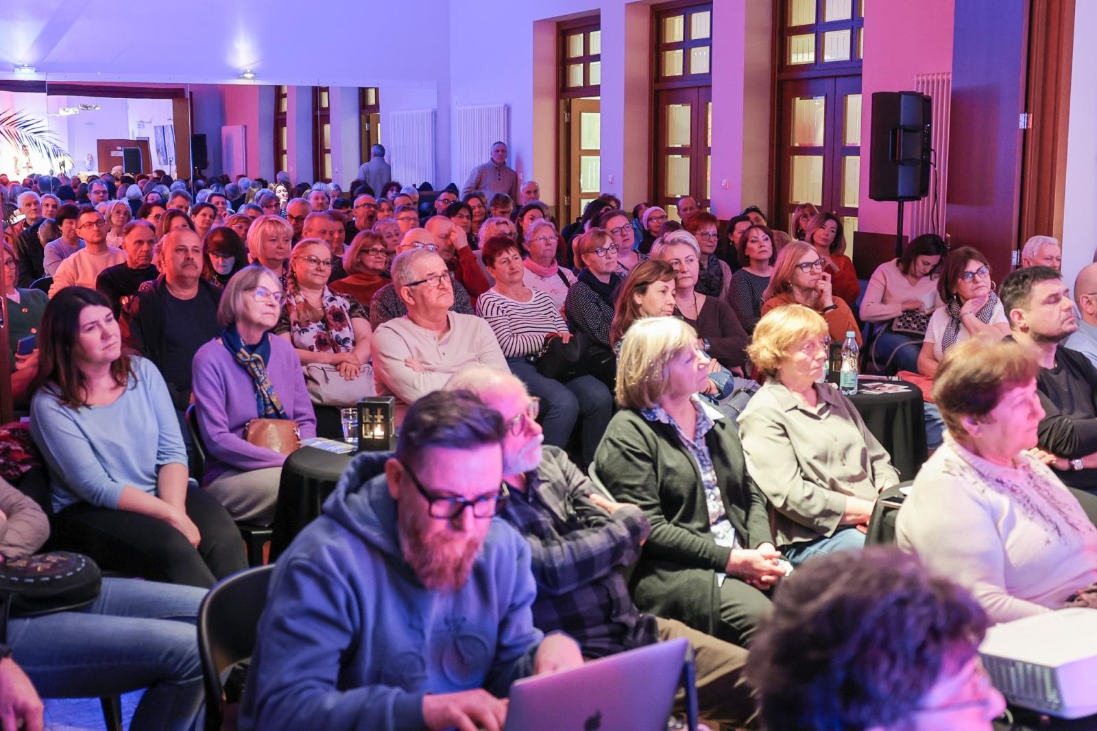 Zdjęcie w galerii na portalu naszraciborz.pl: NIE-WIARY-GODNE. Ojciec Agostino Lewandowski OSsT gościem spotkania W PUNKT w RCK wiadomości z regionu