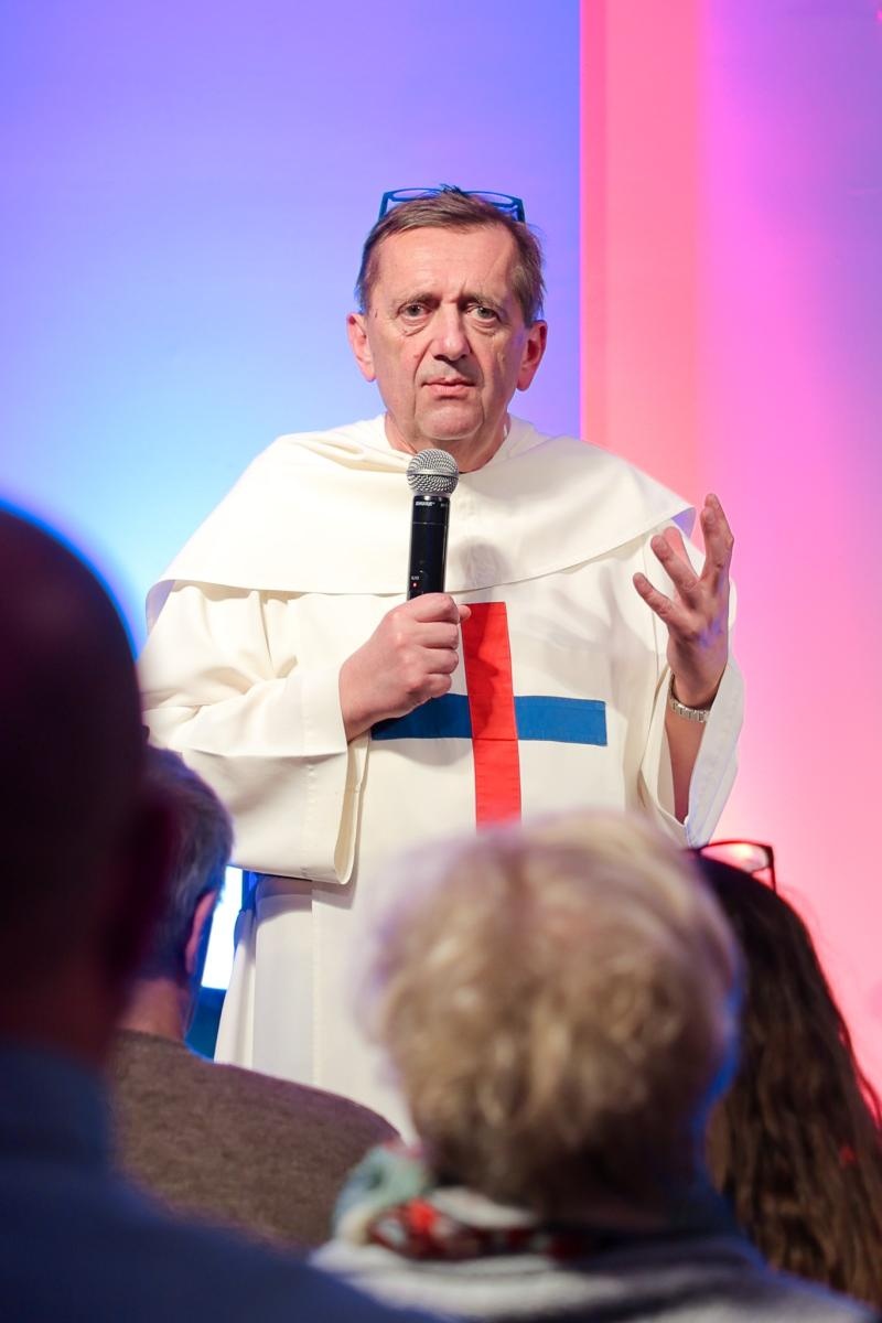 Zdjęcie w galerii na portalu naszraciborz.pl: NIE-WIARY-GODNE. Ojciec Agostino Lewandowski OSsT gościem spotkania W PUNKT w RCK wiadomości z regionu