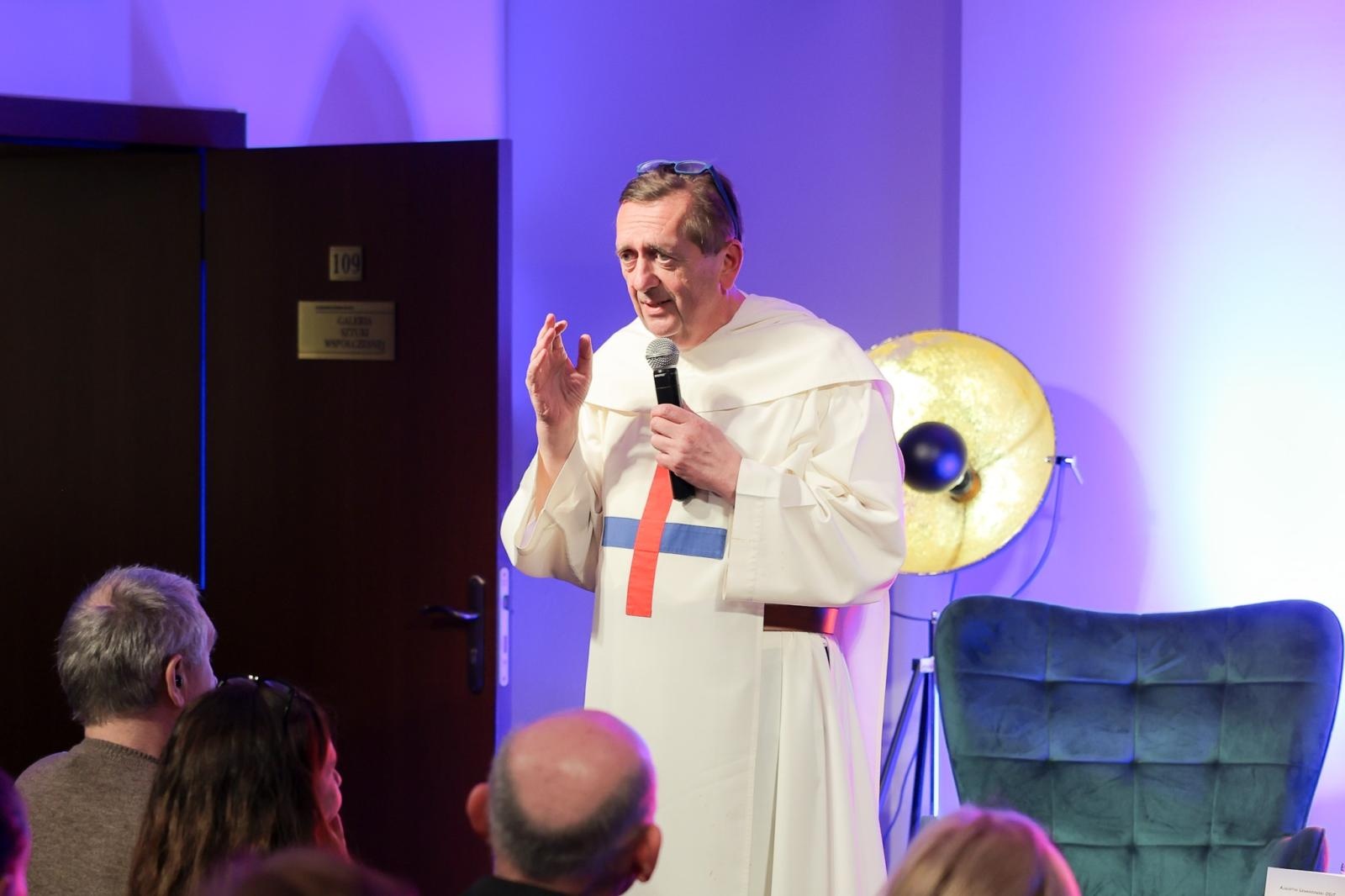 Zdjęcie w galerii na portalu naszraciborz.pl: NIE-WIARY-GODNE. Ojciec Agostino Lewandowski OSsT gościem spotkania W PUNKT w RCK wiadomości z regionu