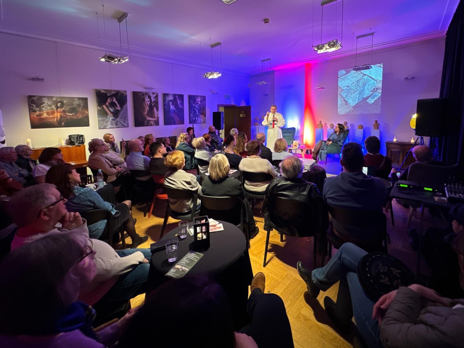 Zdjęcie w galerii na portalu naszraciborz.pl: NIE-WIARY-GODNE. Ojciec Agostino Lewandowski OSsT gościem spotkania W PUNKT w RCK wiadomości z regionu