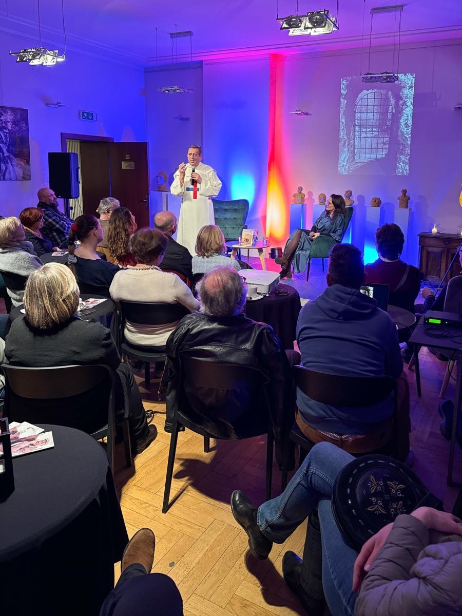 Zdjęcie w galerii na portalu naszraciborz.pl: NIE-WIARY-GODNE. Ojciec Agostino Lewandowski OSsT gościem spotkania W PUNKT w RCK wiadomości z regionu