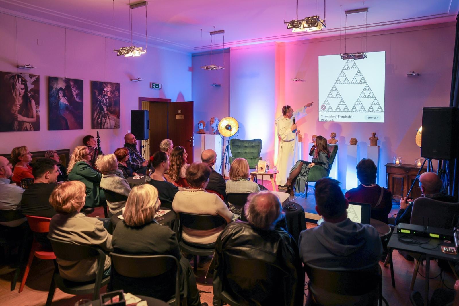 Zdjęcie w galerii na portalu naszraciborz.pl: NIE-WIARY-GODNE. Ojciec Agostino Lewandowski OSsT gościem spotkania W PUNKT w RCK wiadomości z regionu