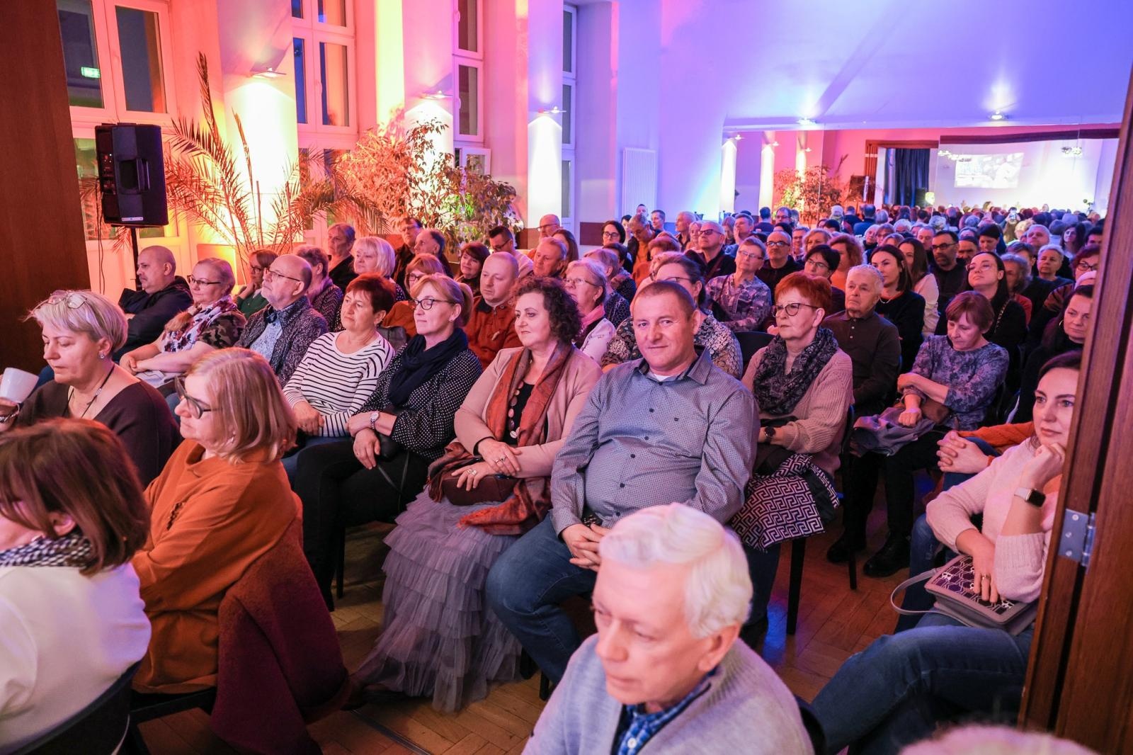 Zdjęcie w galerii na portalu naszraciborz.pl: NIE-WIARY-GODNE. Ojciec Agostino Lewandowski OSsT gościem spotkania W PUNKT w RCK wiadomości z regionu