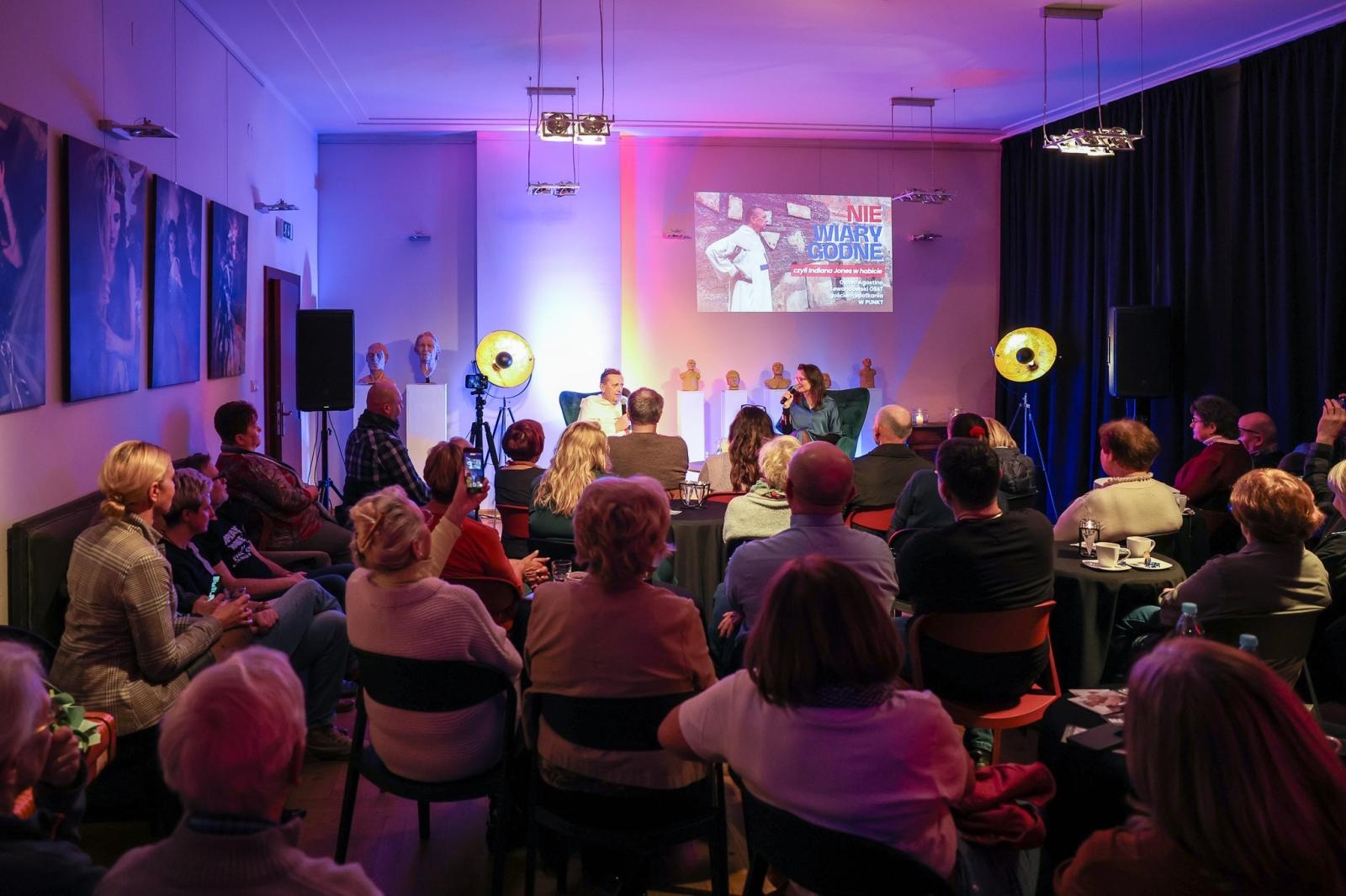 Zdjęcie w galerii na portalu naszraciborz.pl: NIE-WIARY-GODNE. Ojciec Agostino Lewandowski OSsT gościem spotkania W PUNKT w RCK wiadomości z regionu